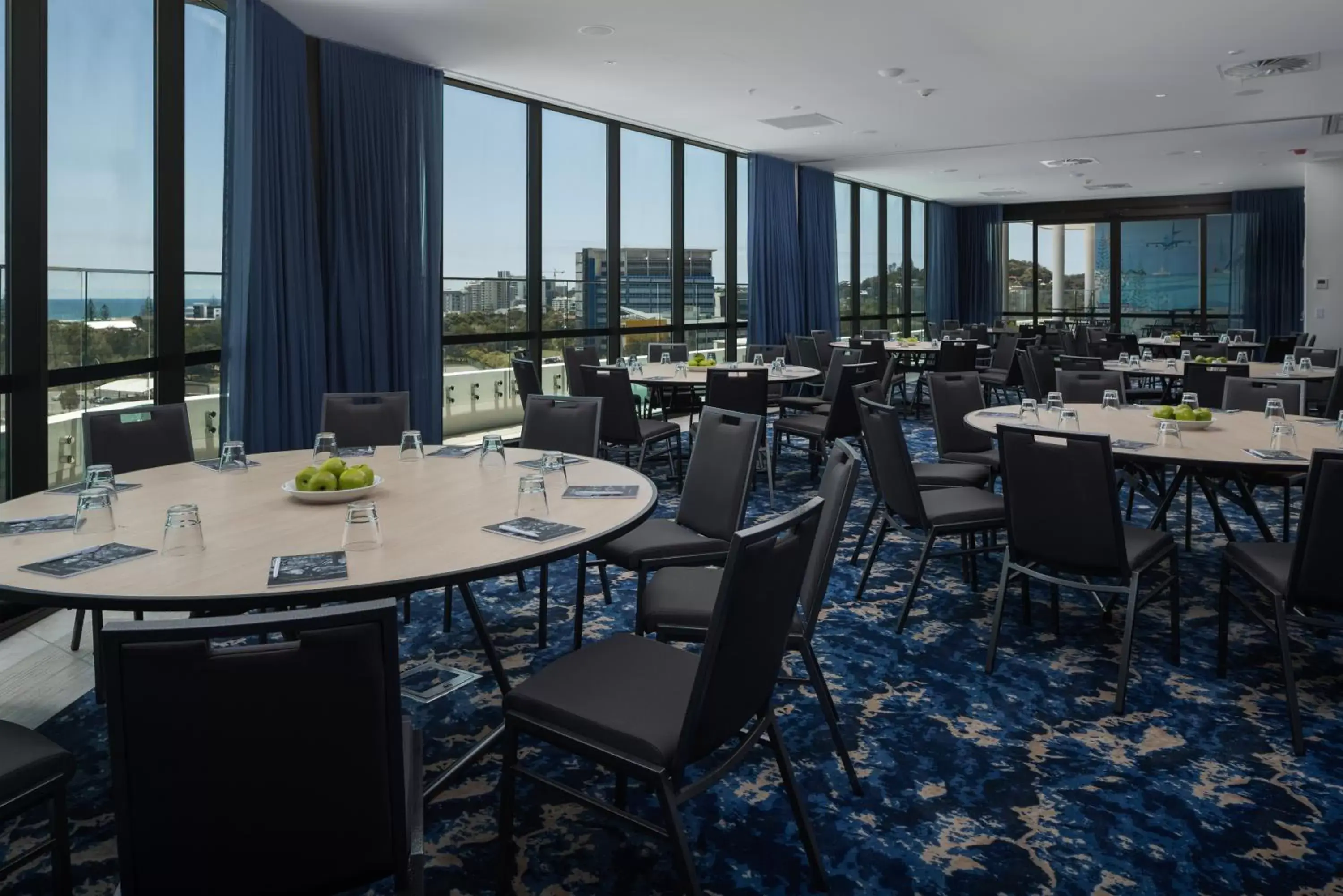 Meeting/conference room, Restaurant/Places to Eat in Rydges Gold Coast Airport