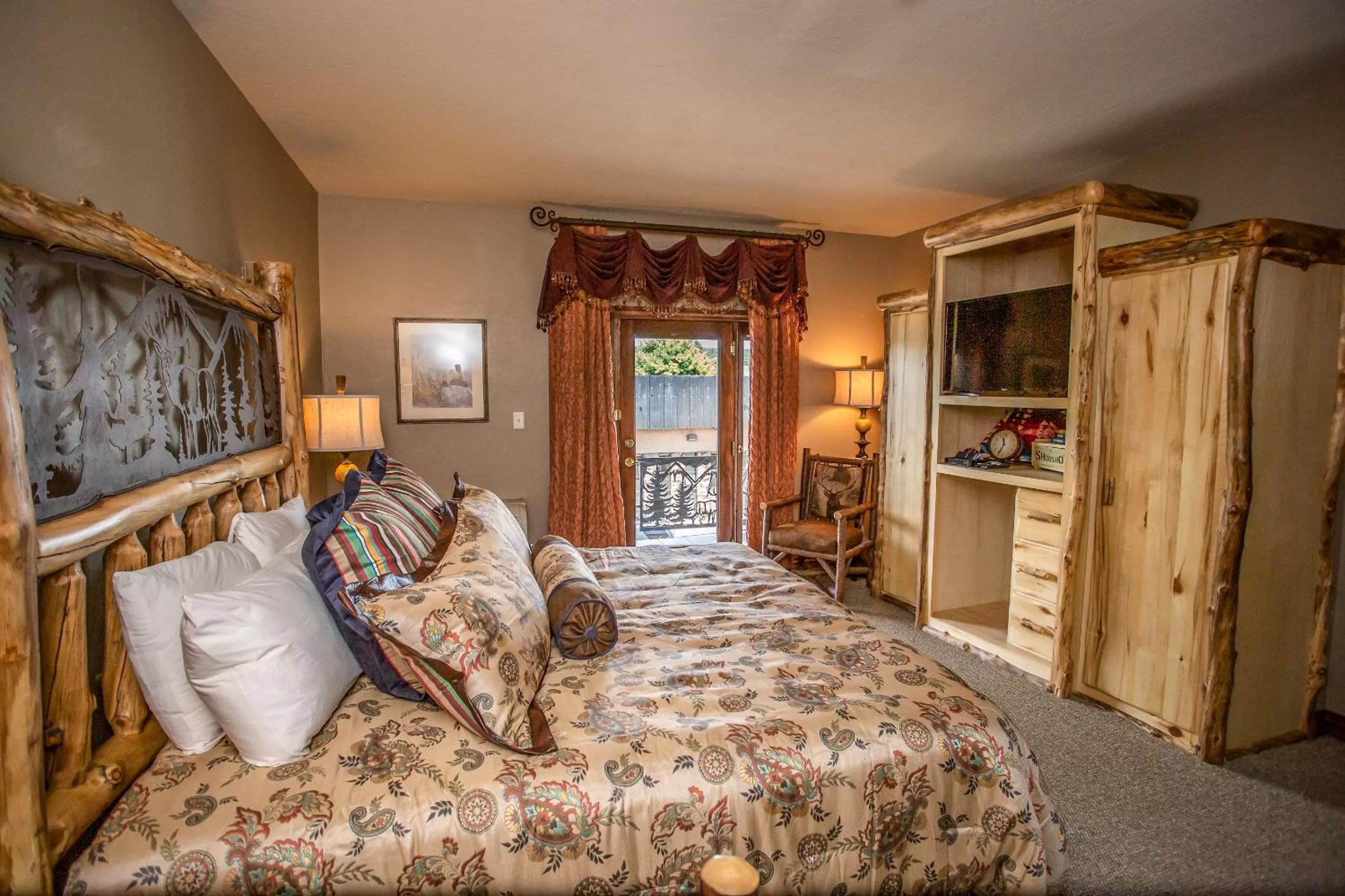 Main St Loft Overlooking Train Yard - Lofts Sterling & Sage - Toltec