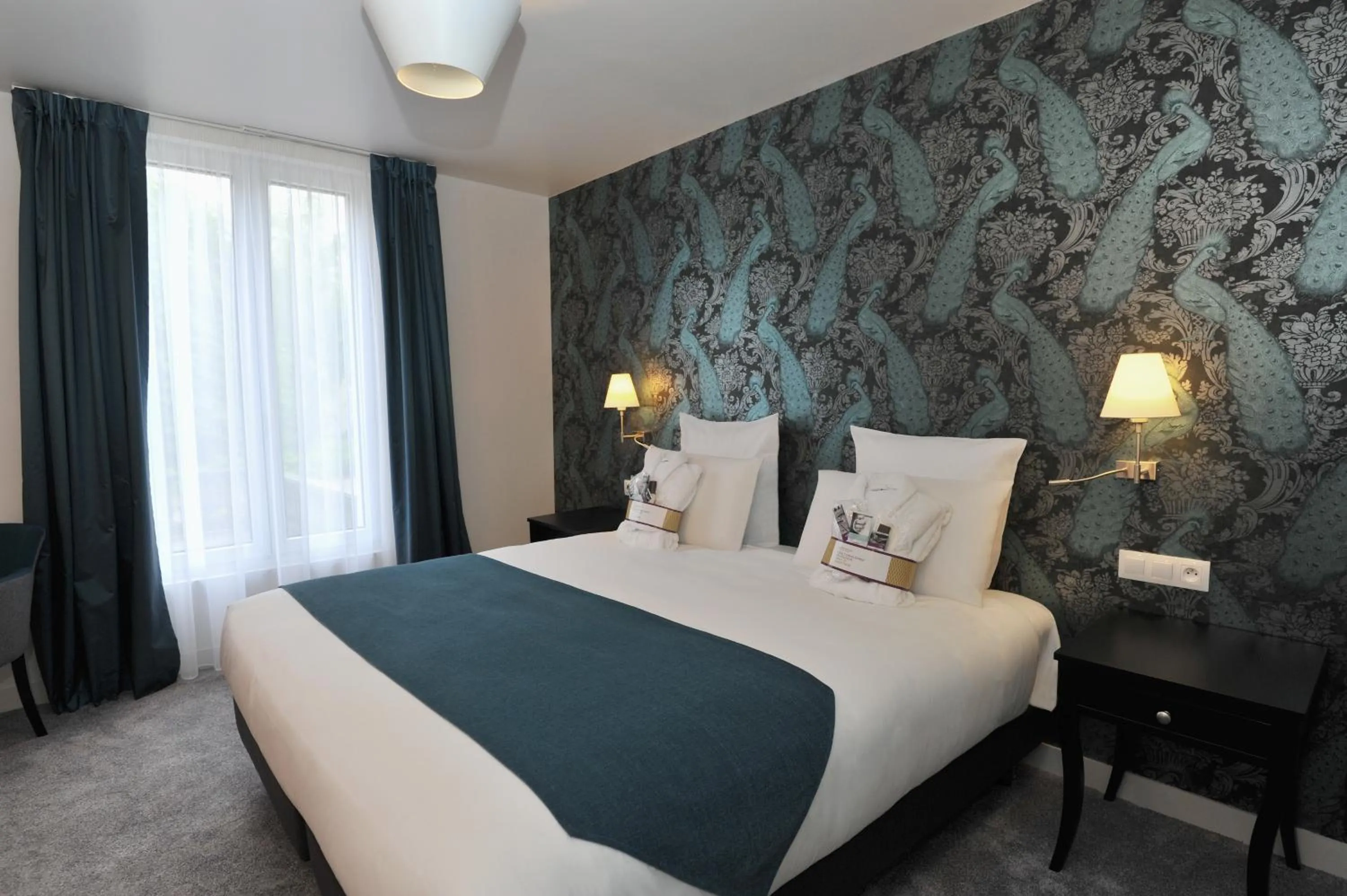 Bedroom, Bed in Mercure Paris Saint Cloud Hippodrome