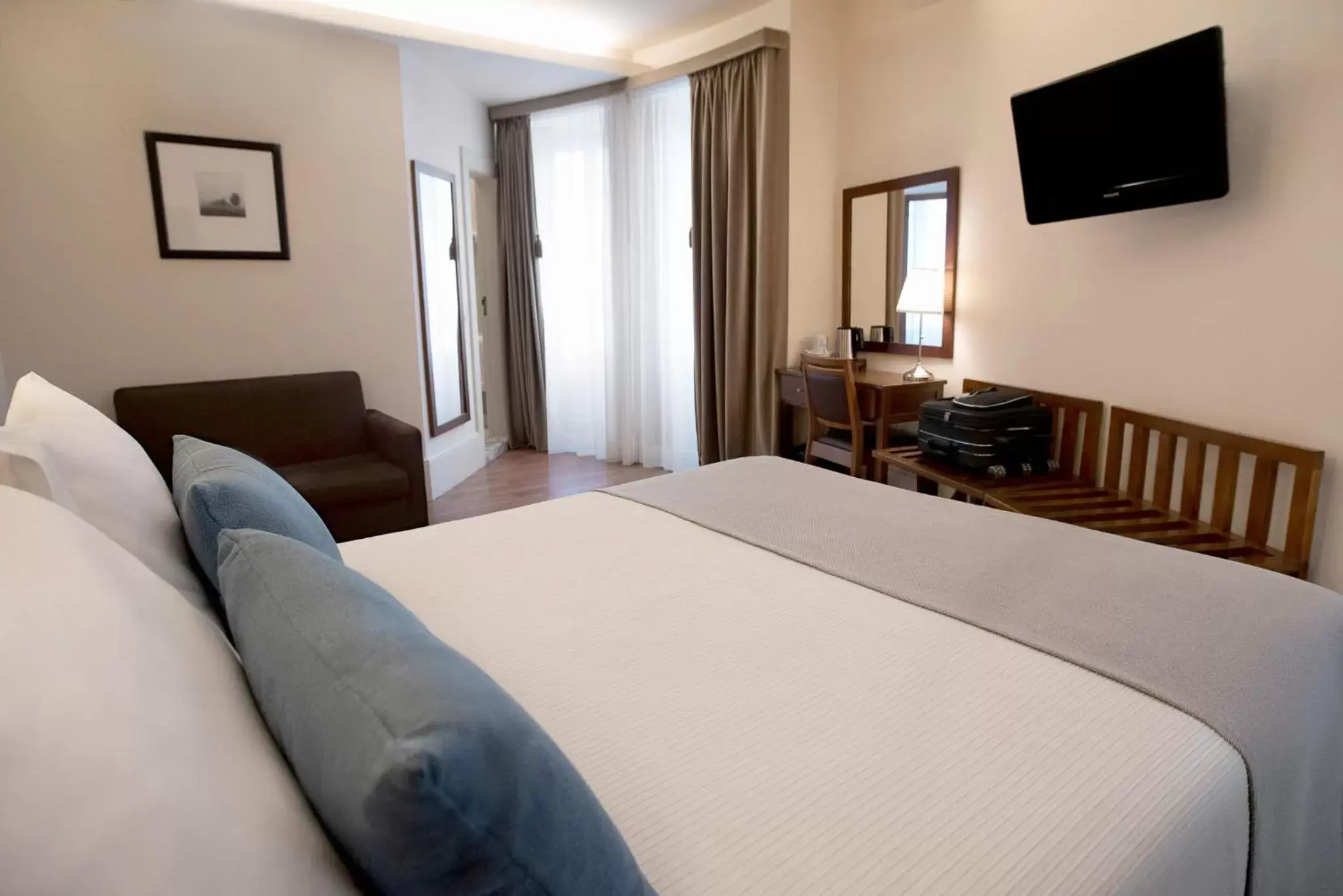 Property building, Bed in Hotel Aliados