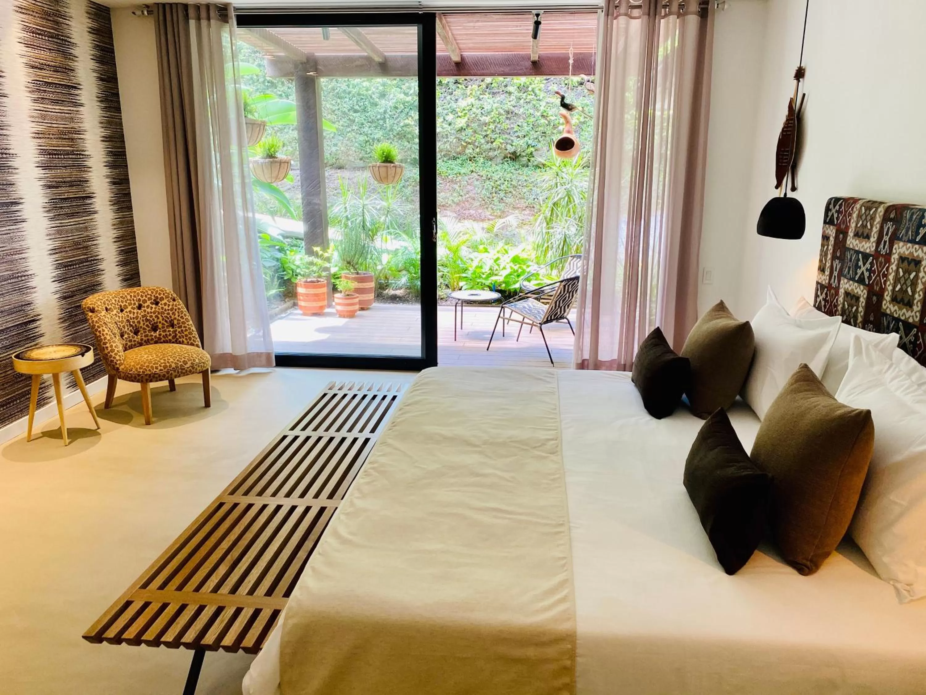 Photo of the whole room, Bed in Patio del Mundo