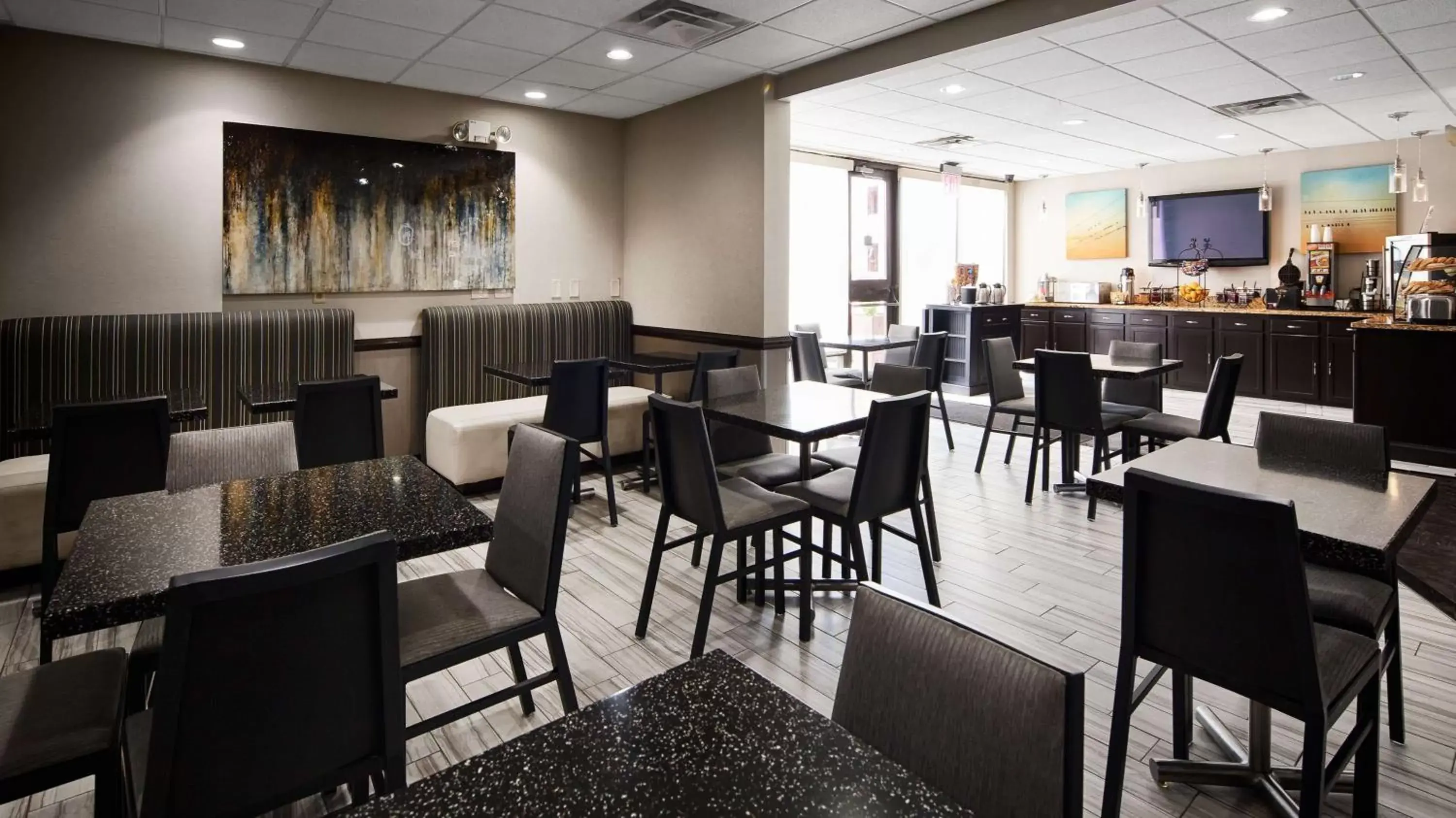 Restaurant/Places to Eat in Best Western Suites Columbus