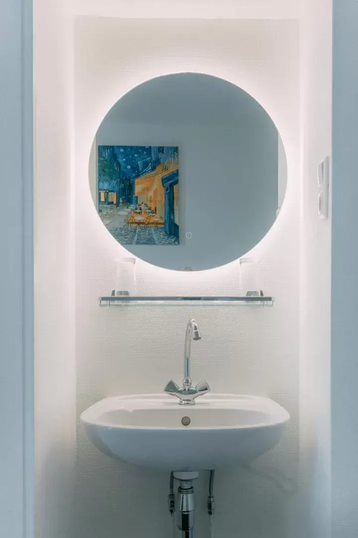 Basic Room with Shared Bathroom (1-2 Adults) in Hotel Café Restaurant Abina Basic Room with Shared Bathroom (1-2 Adults) in Hotel Café Restaurant Abina