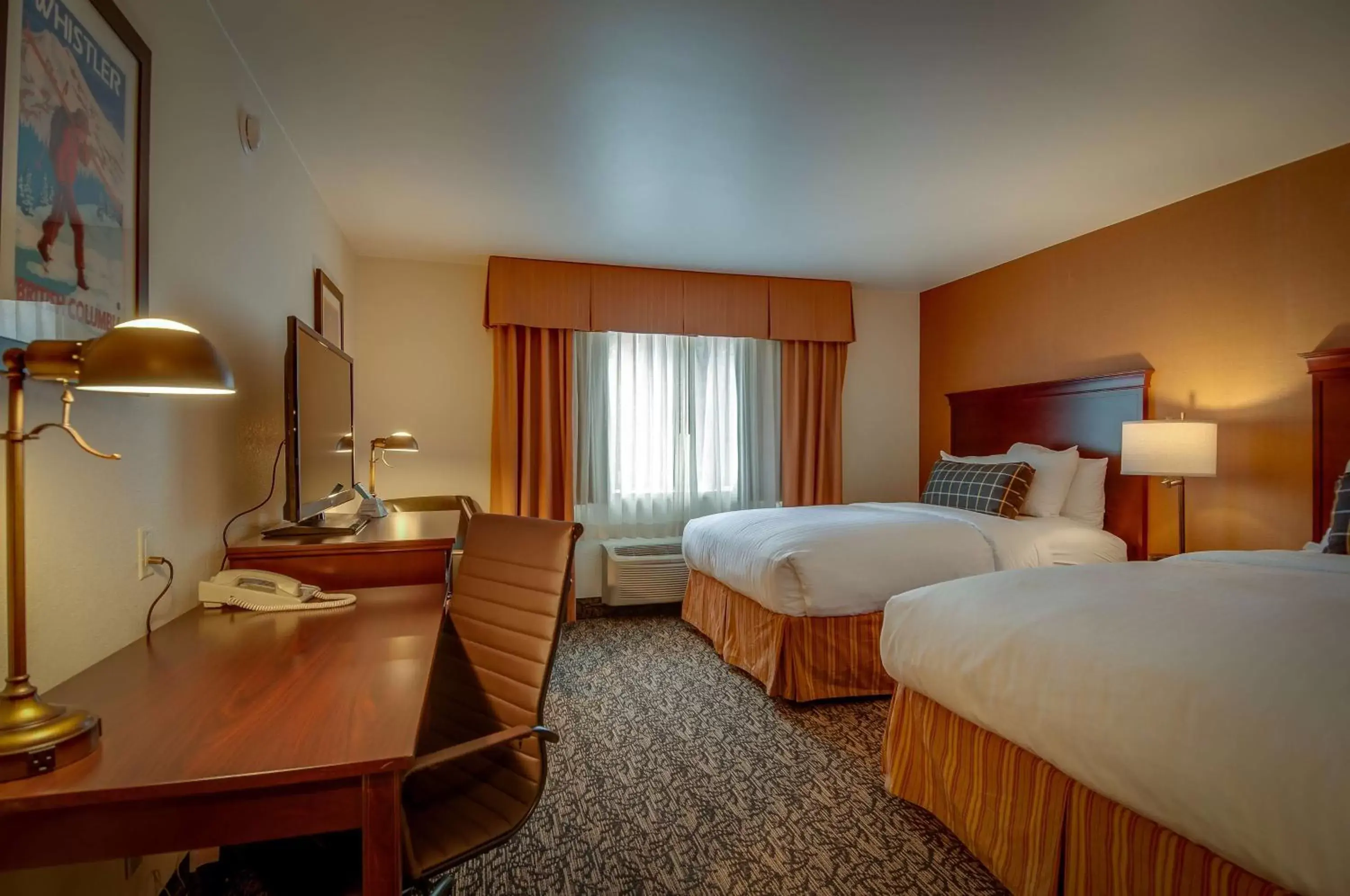 Bedroom in Best Western Plus Truckee-Tahoe Hotel