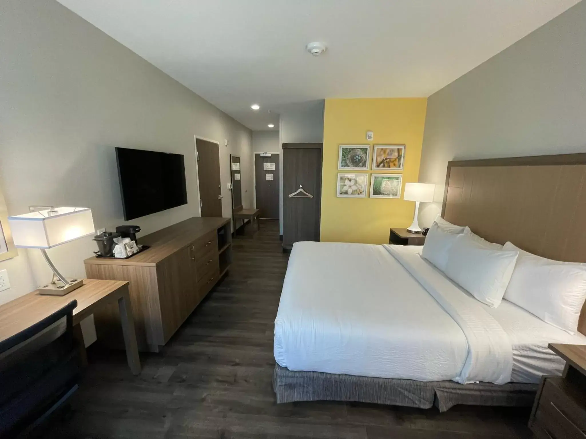 Bed in La Quinta Inn & Suites by Wyndham Valdosta