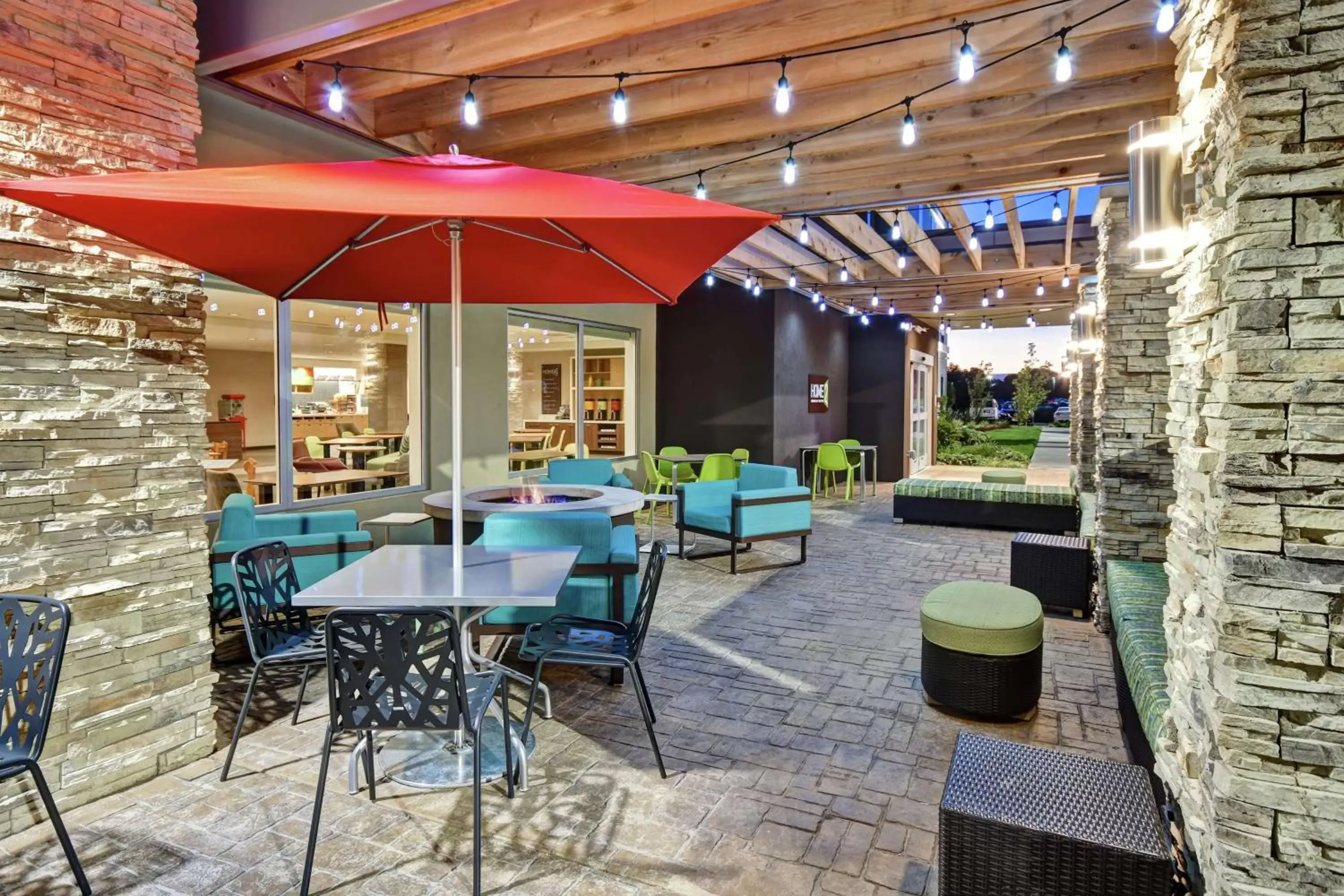 Patio, Restaurant/Places to Eat in Home2 Suites by Hilton Springfield North