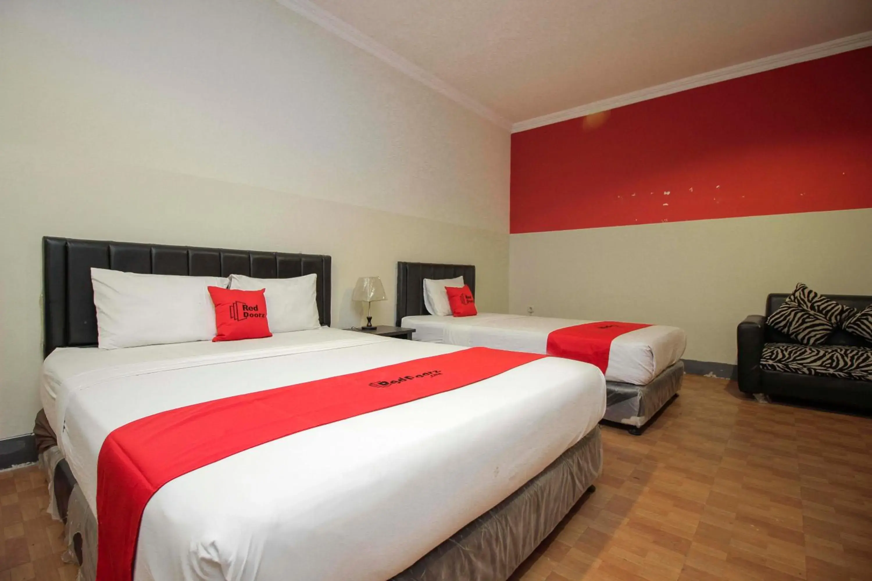 Bedroom, Bed in RedDoorz near Bethesda Manado