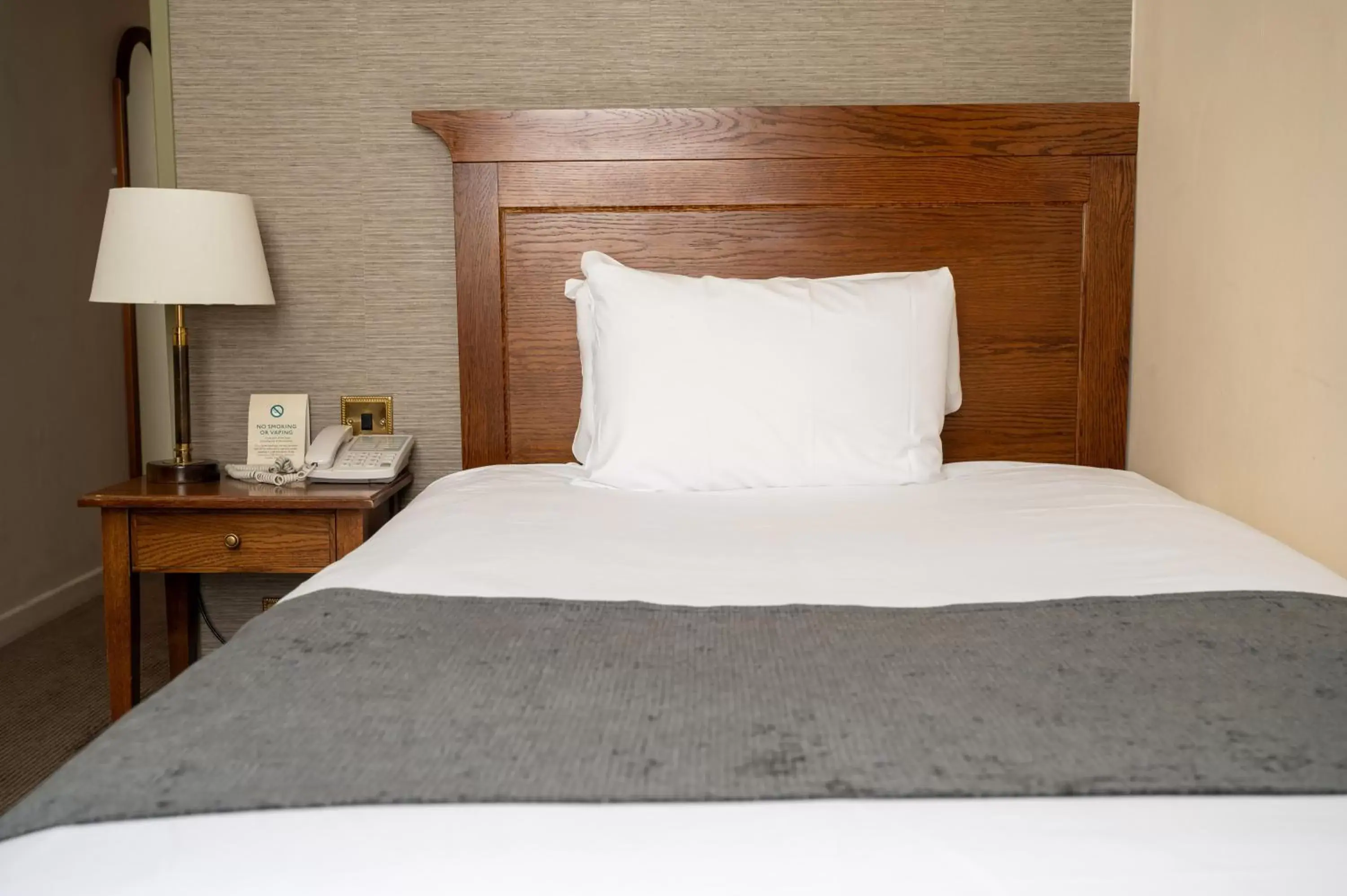 Single Room in Antelope by Greene King Inns Single Room in Antelope by Greene King Inns