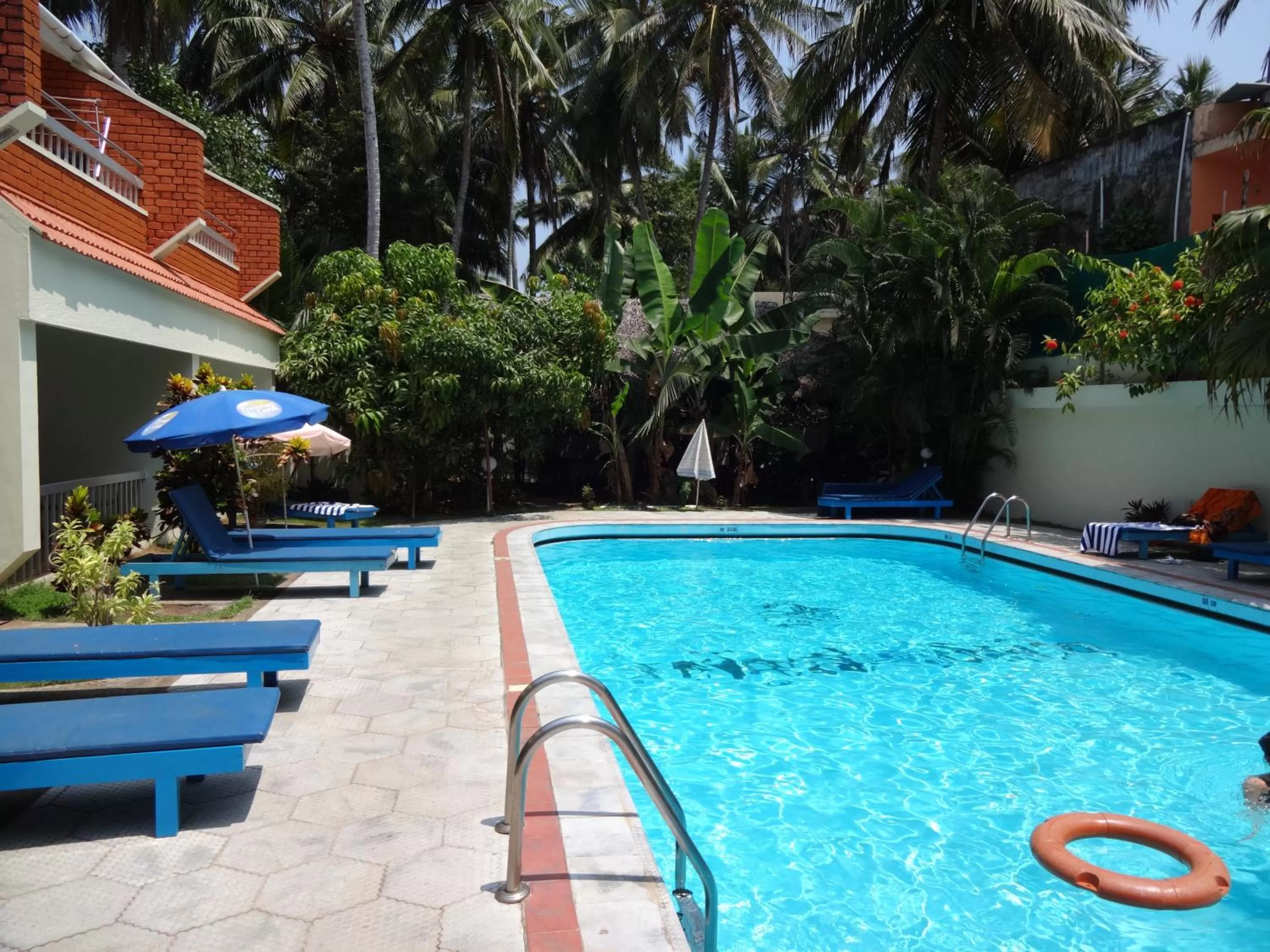 Swimming pool in Hotel Thushara