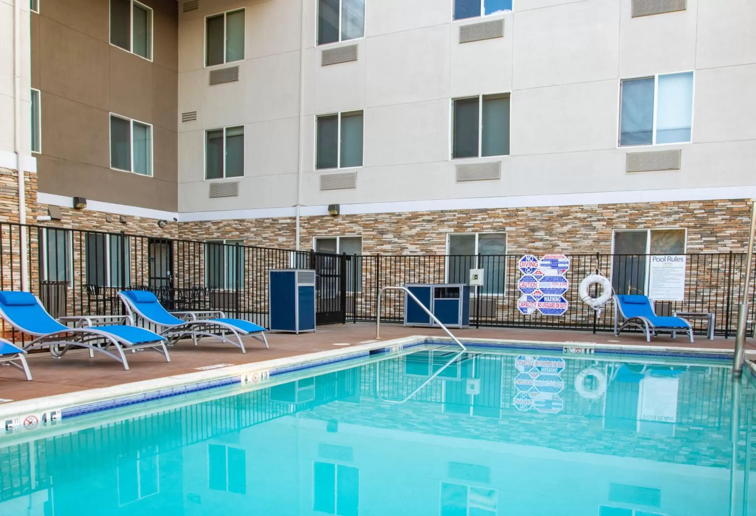 Swimming Pool in Holiday Inn Express Hotel & Suites Roseville - Galleria Area, an IHG Hotel