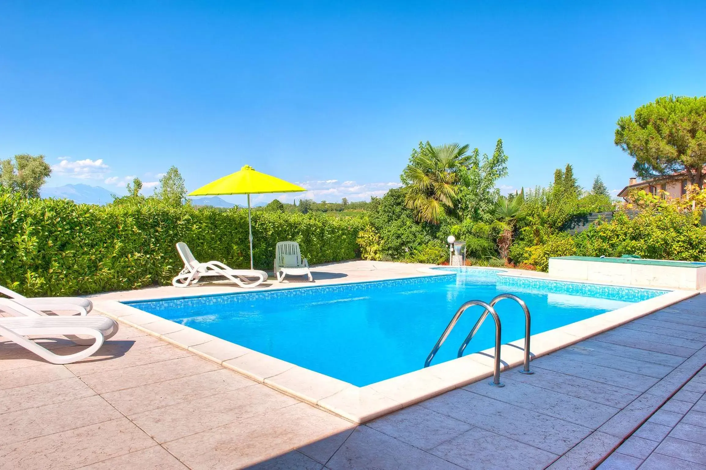 Swimming Pool in B&B Villa Gloriana