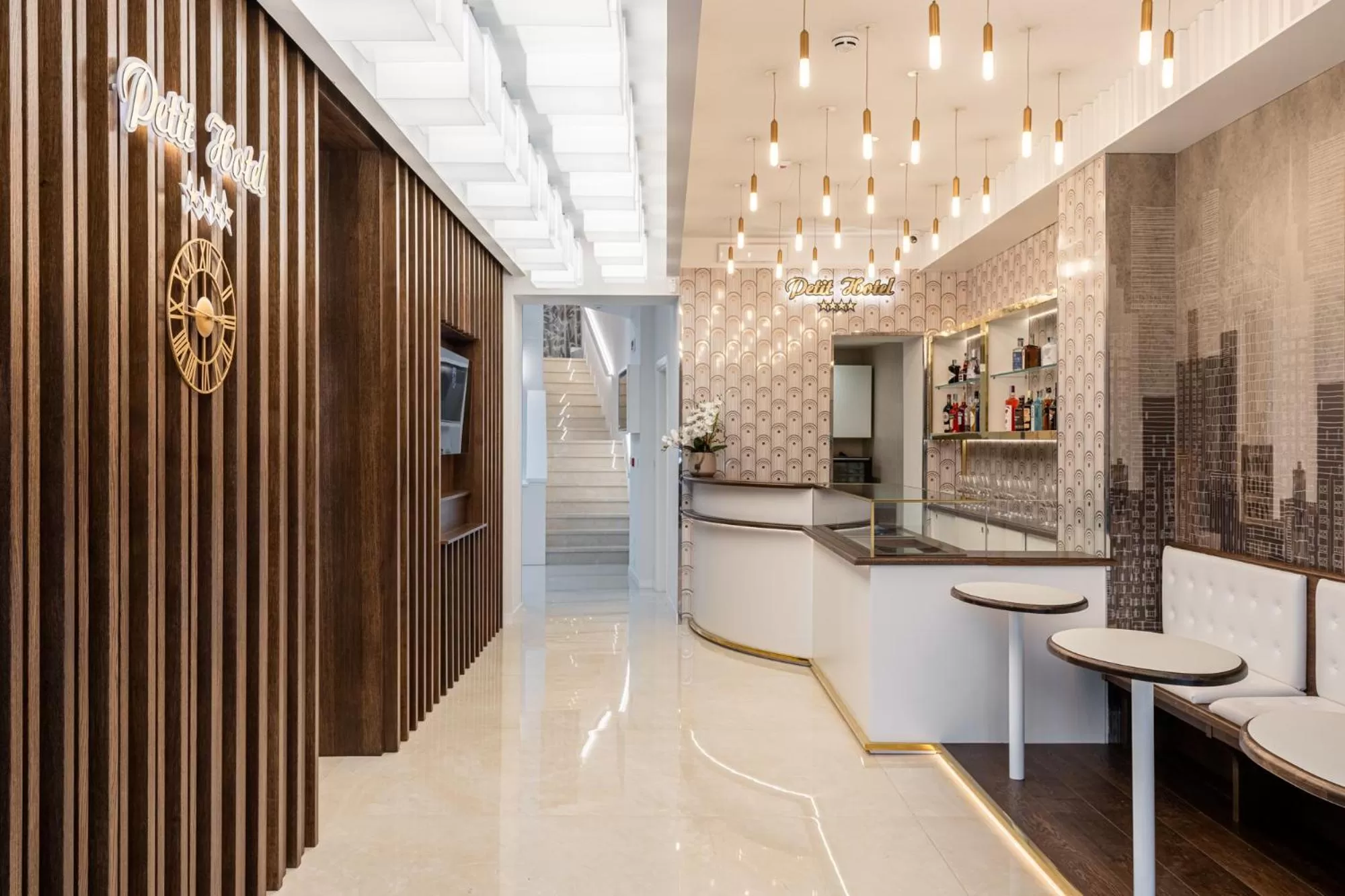 Lounge or bar in Petit Hotel