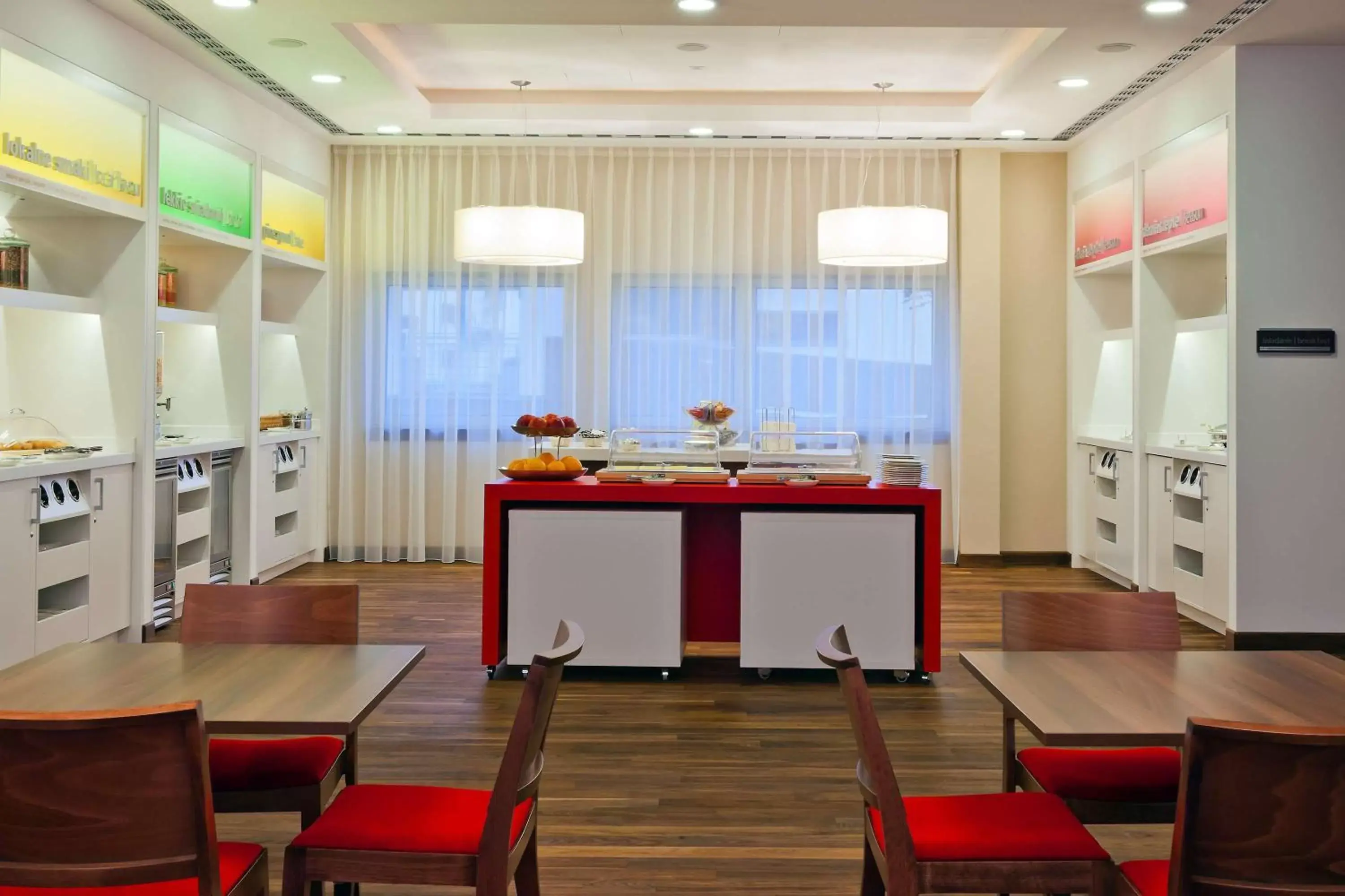 Dining area, Kitchen/Kitchenette in Hampton by Hilton Świnoujscie