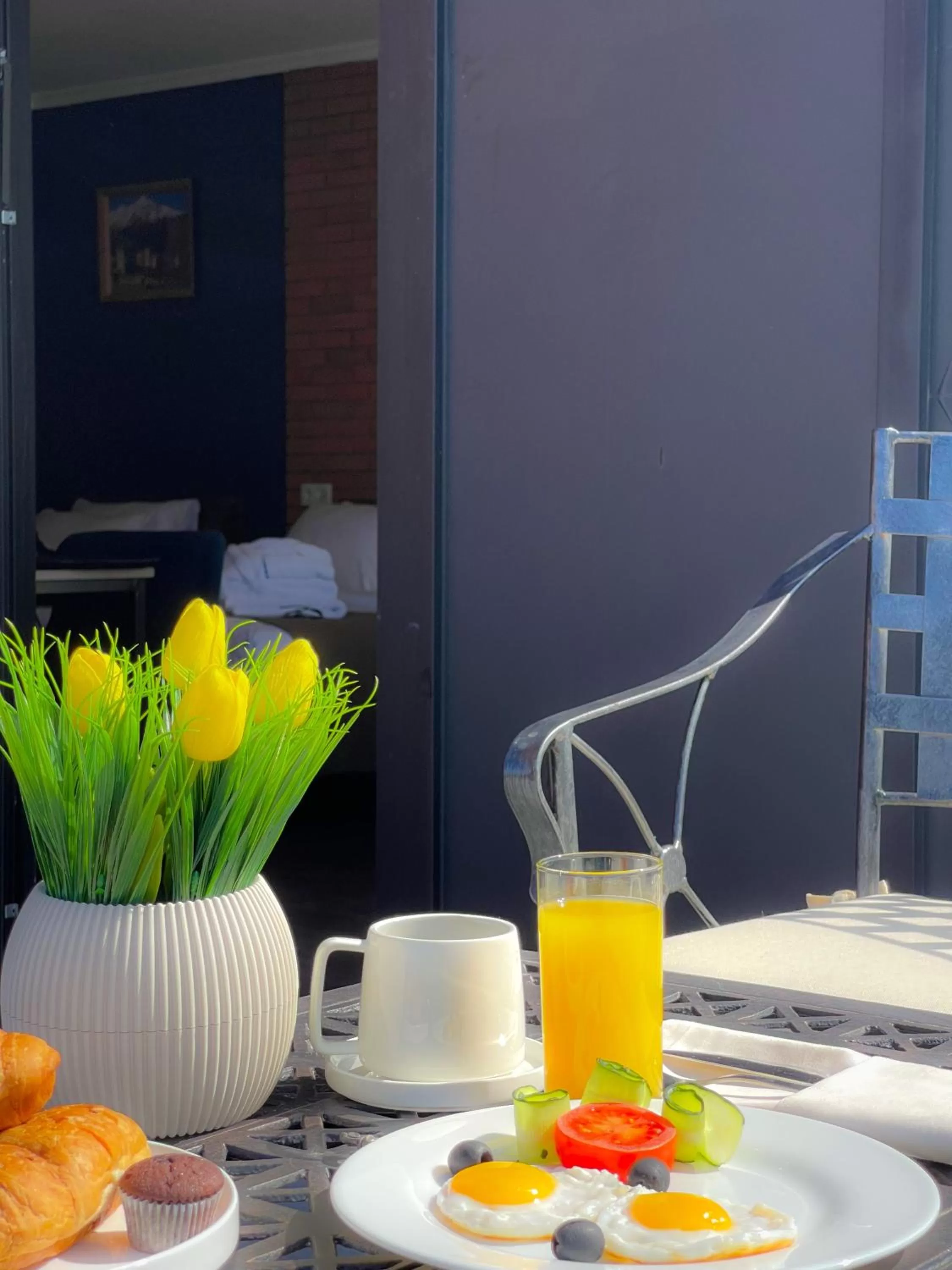 Food and drinks in Bricks Hotel