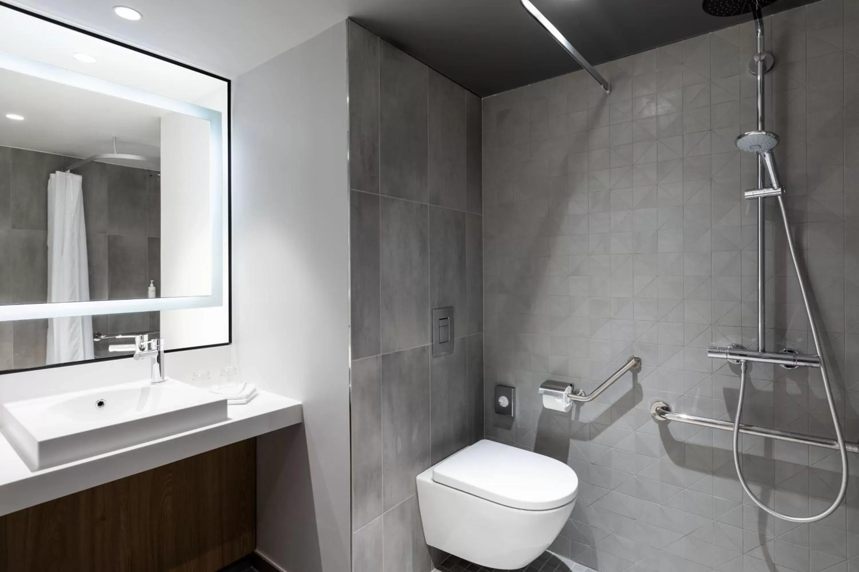 Bathroom in Courtyard by Marriott Paris Creteil