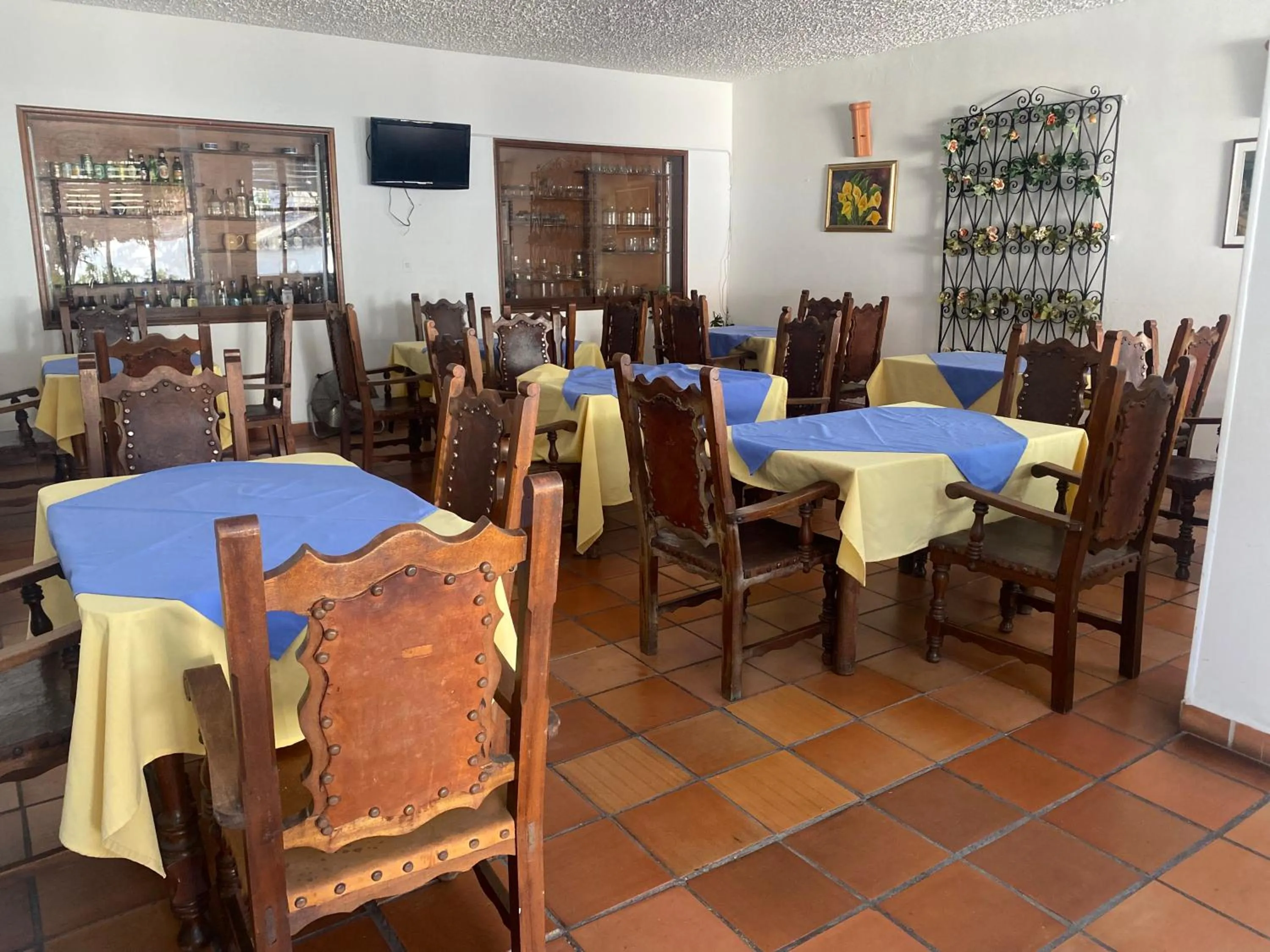 Restaurant/places to eat in Hotel Colonial Plaza