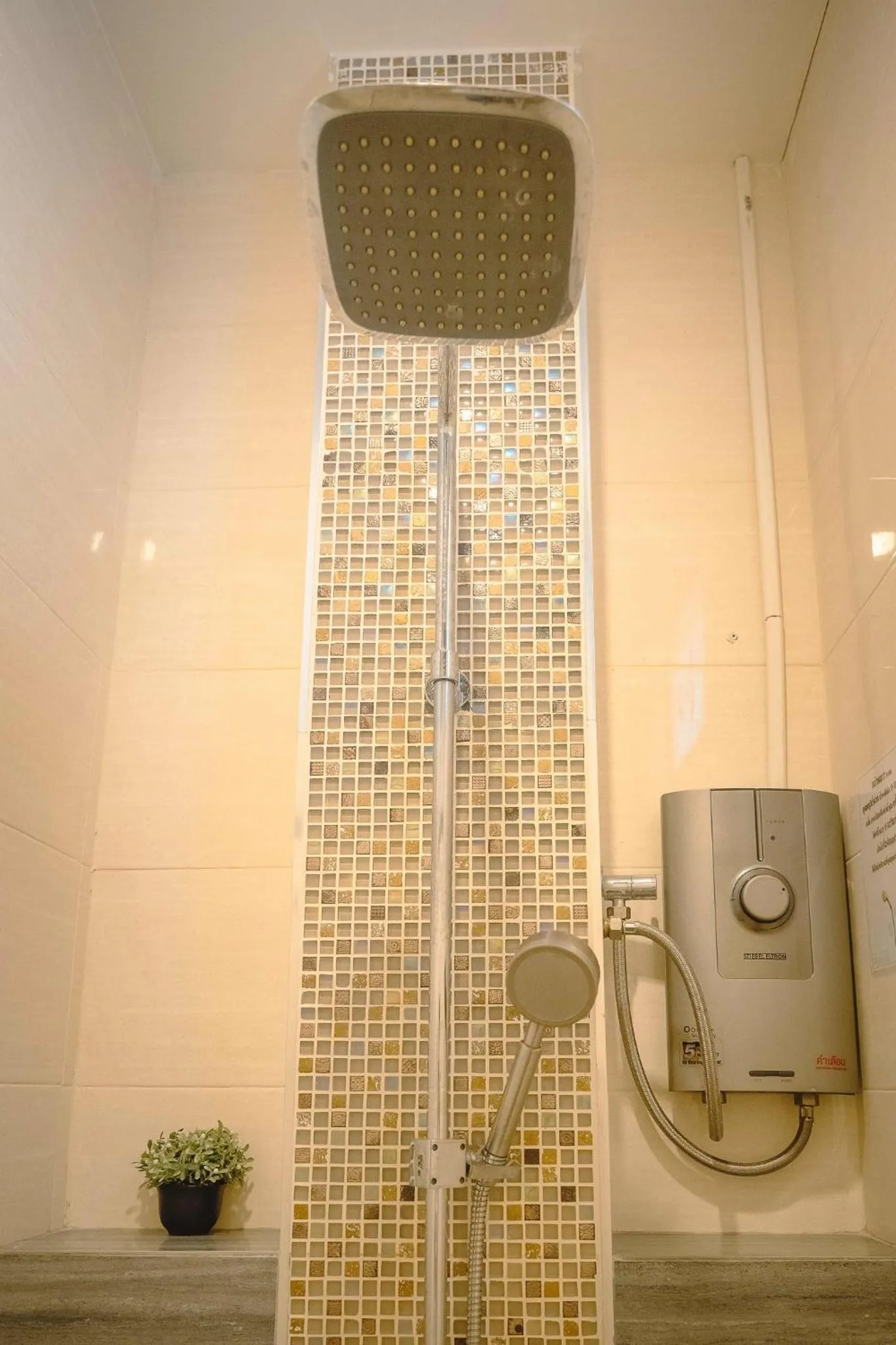 Shower in AU Place Hotel