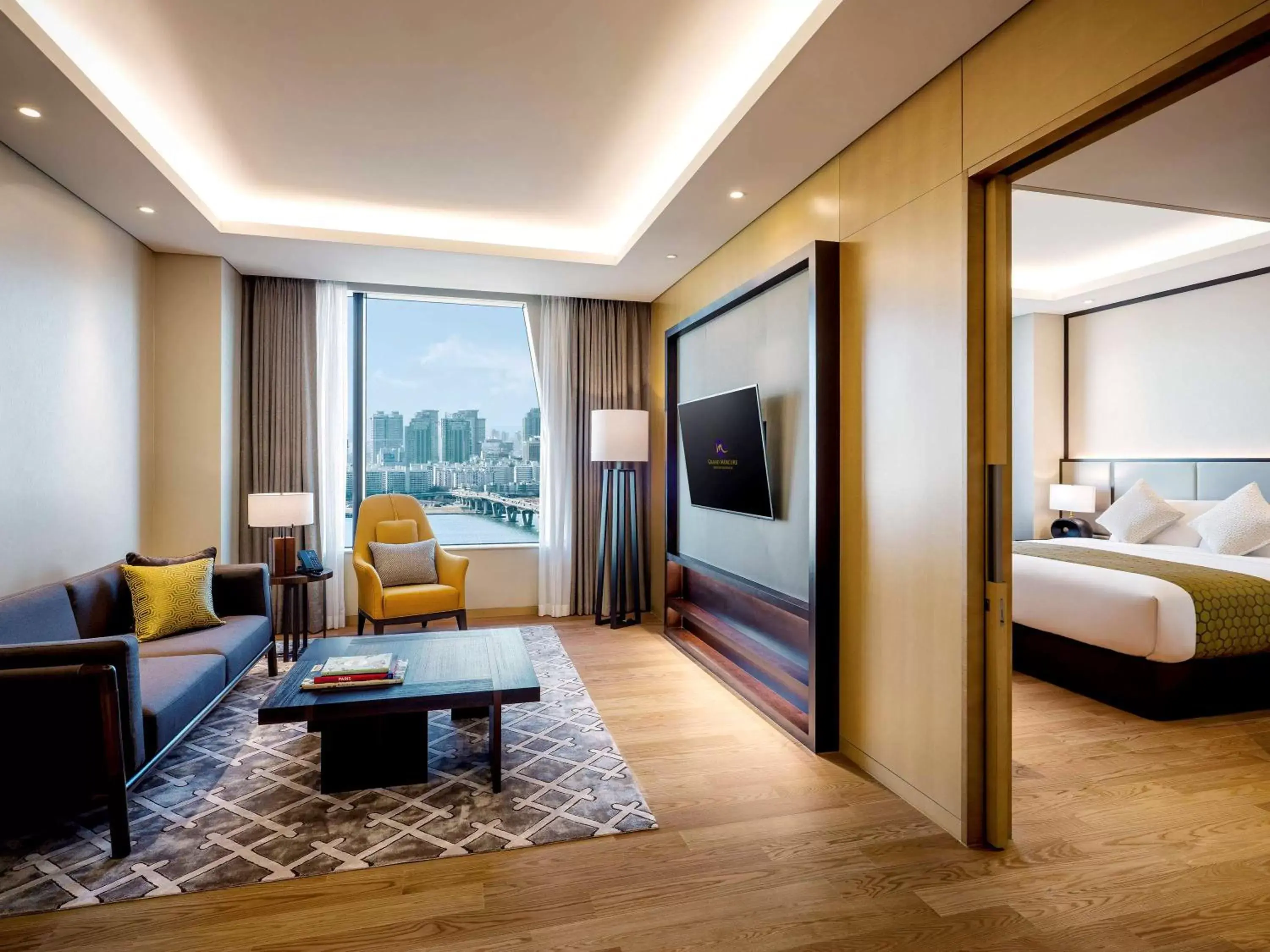 Photo of the whole room, Seating Area in Grand Mercure Ambassador Hotel and Residences Seoul Yongsan
