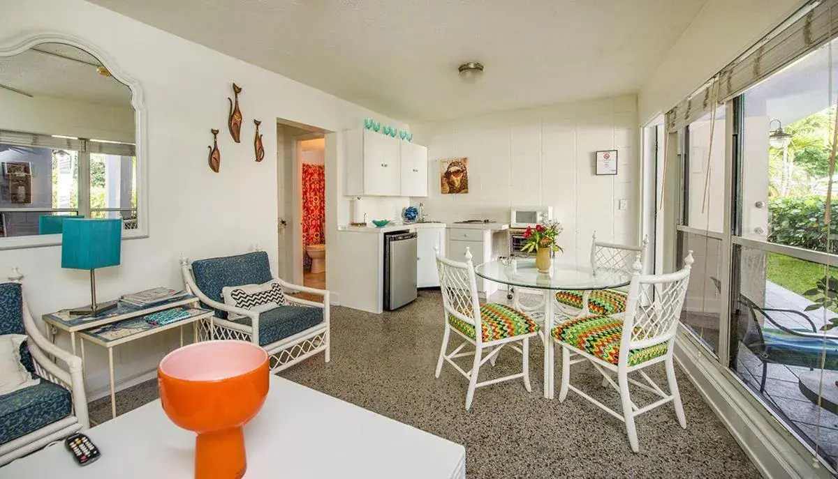 Dining Area in South Beach Place - Vero Beach