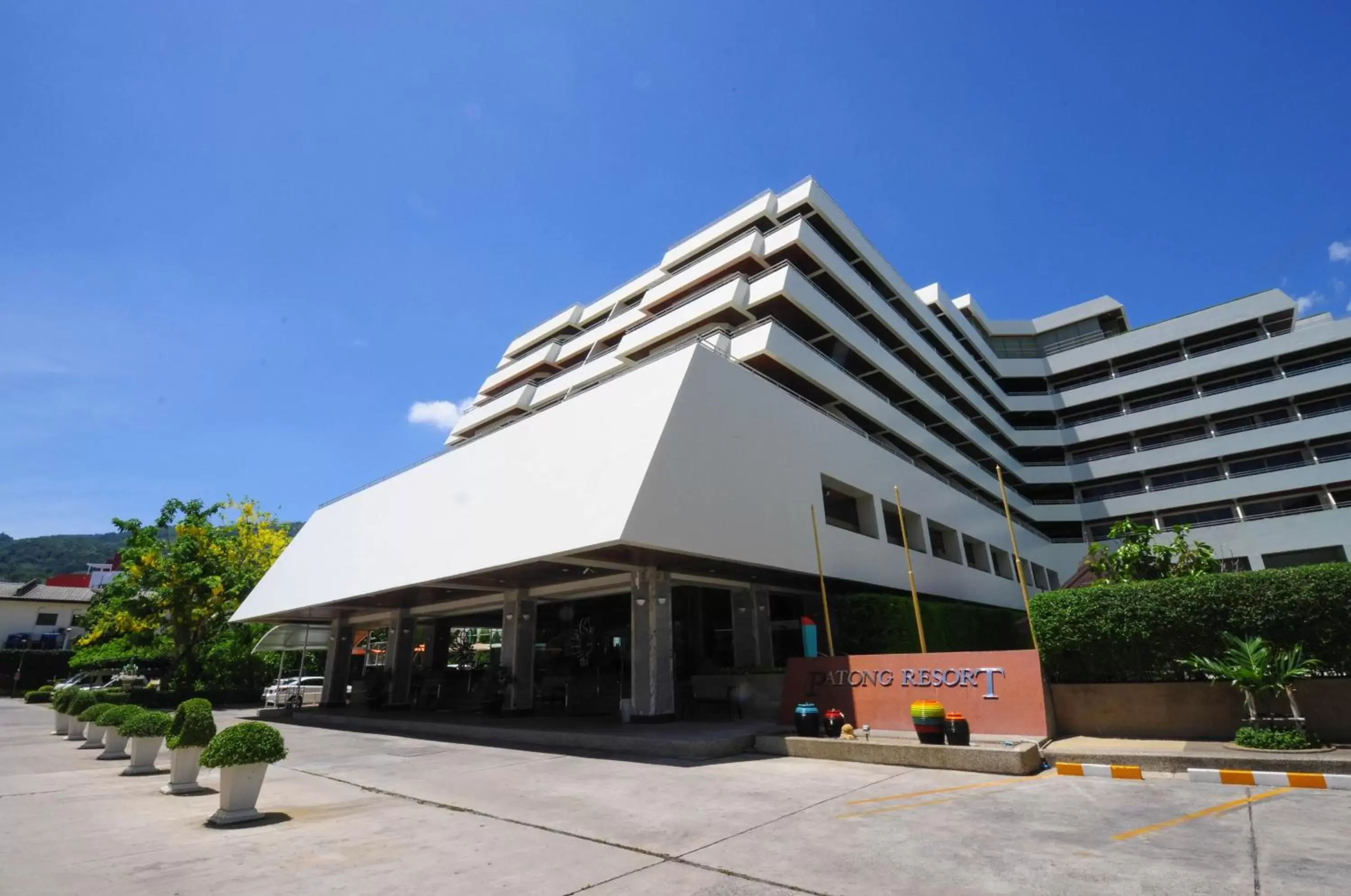 Property building in Patong Resort Hotel - SHA Extra Plus Property building in Patong Resort Hotel - SHA Extra Plus