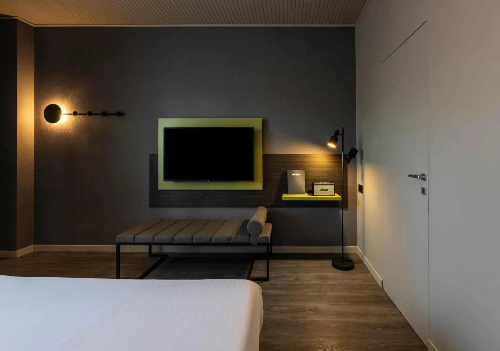 TV and multimedia, Bed in Hotel Mealba TV and multimedia, Bed in Hotel Mealba