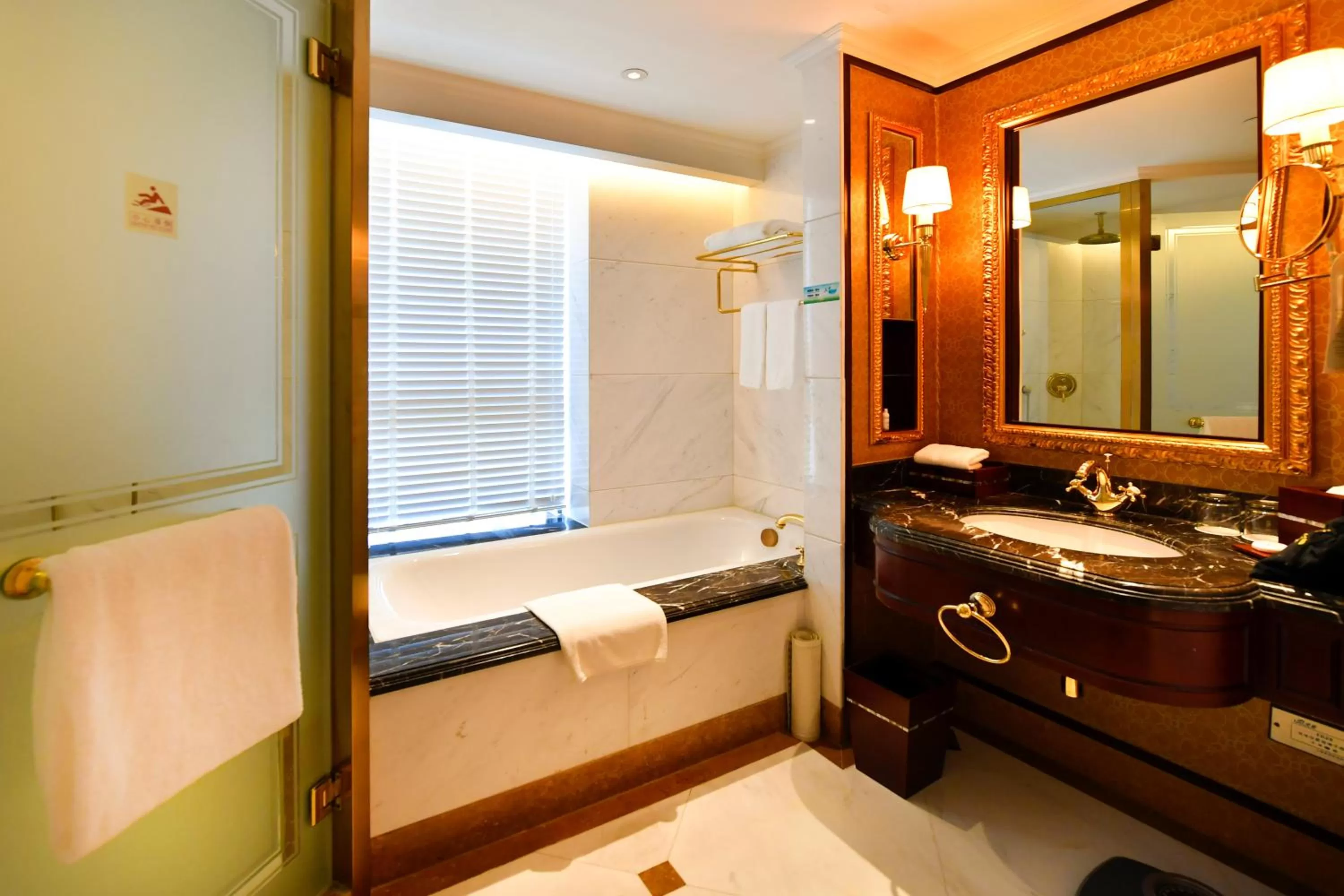 Bathroom, Bed in Grand Central Hotel Shanghai - Nanjing Road
