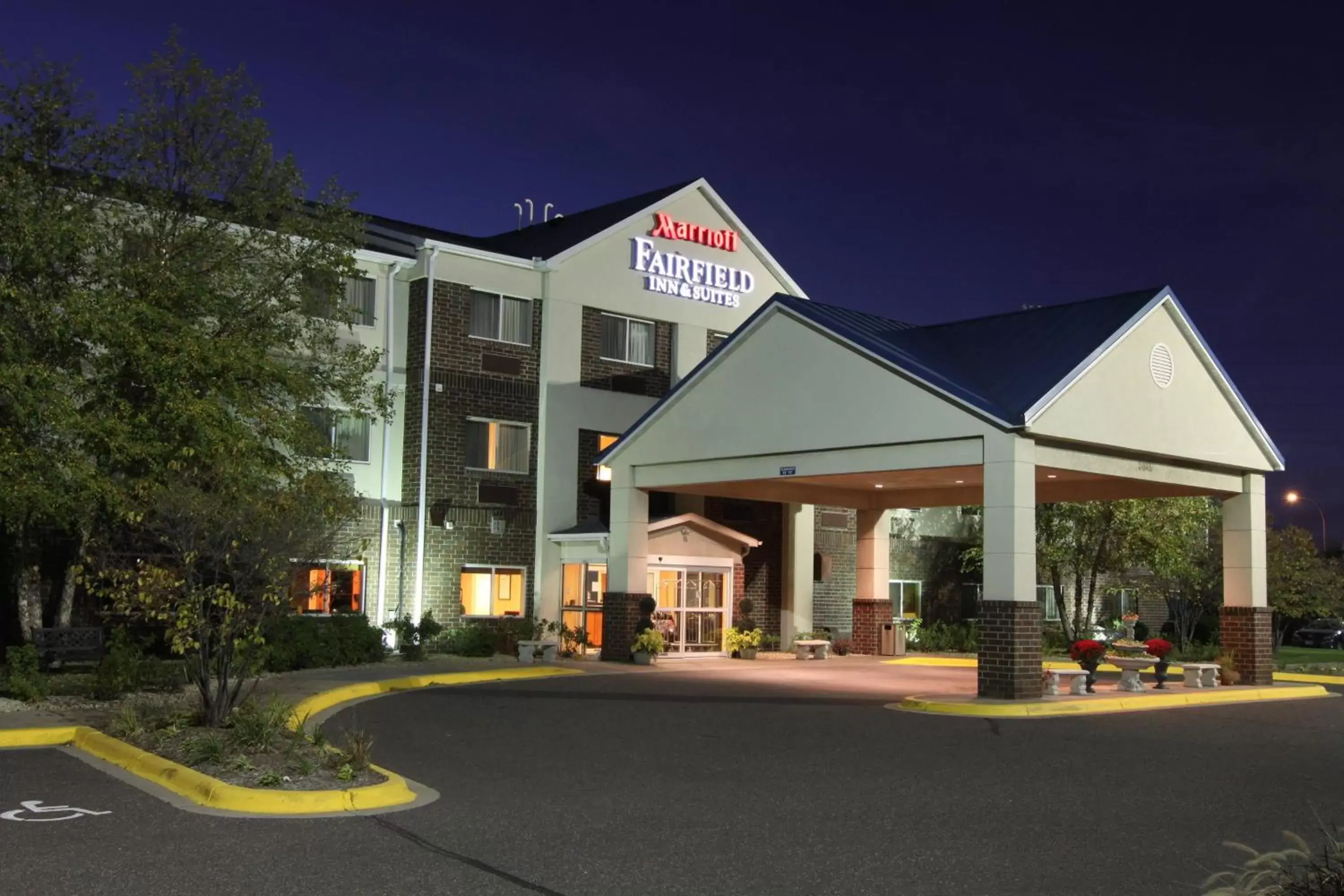 Property Building in Fairfield Inn & Suites Minneapolis St. Paul/Roseville