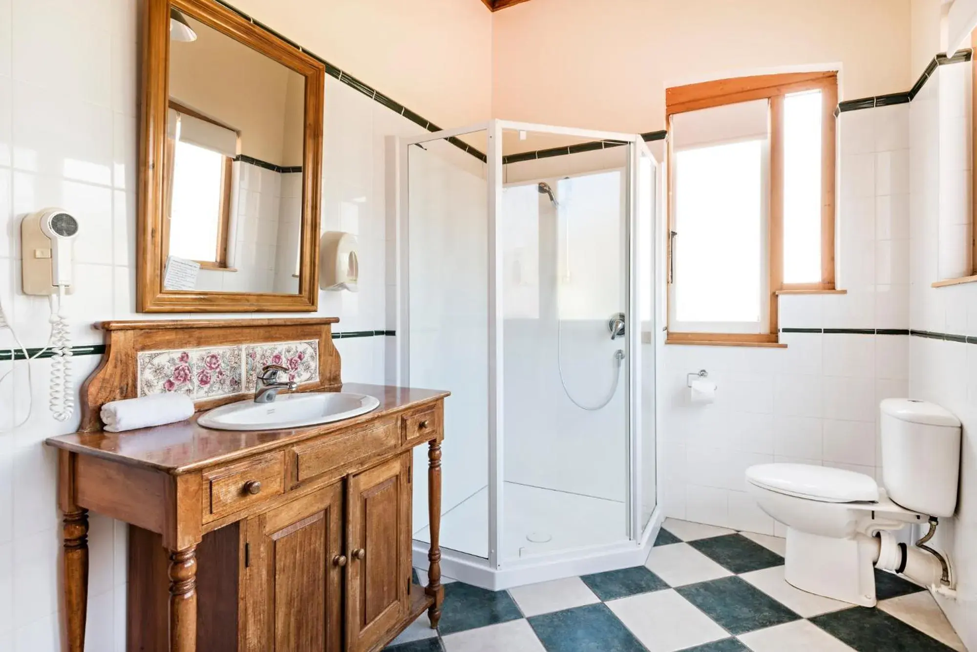 Shower, Bathroom in Halswell Lodge