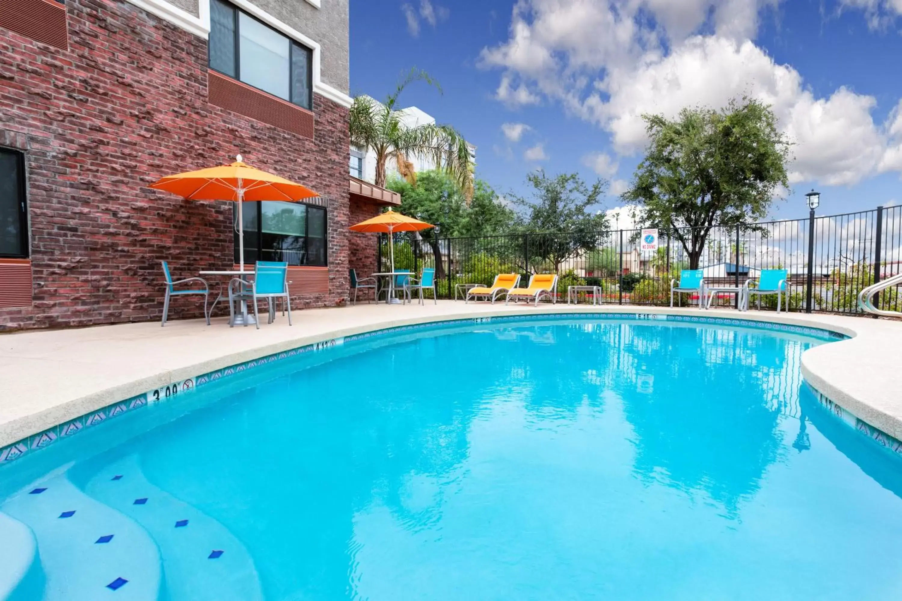 Swimming Pool in Sleep Inn & Suites Tempe ASU Campus