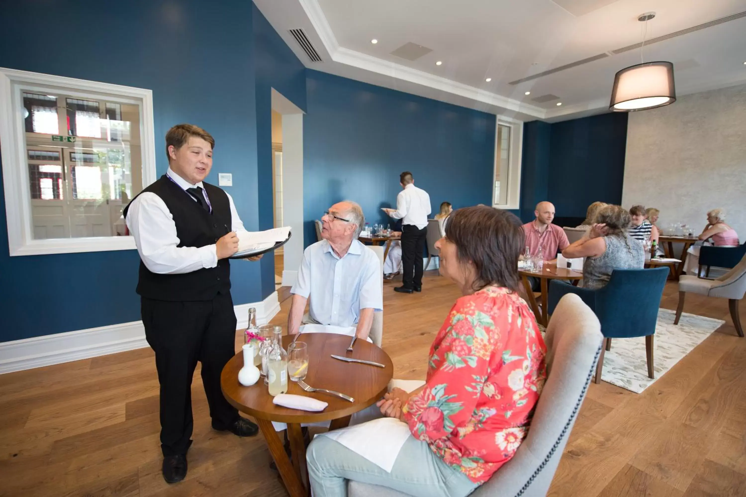 Restaurant/Places to Eat in Yarrow Hotel