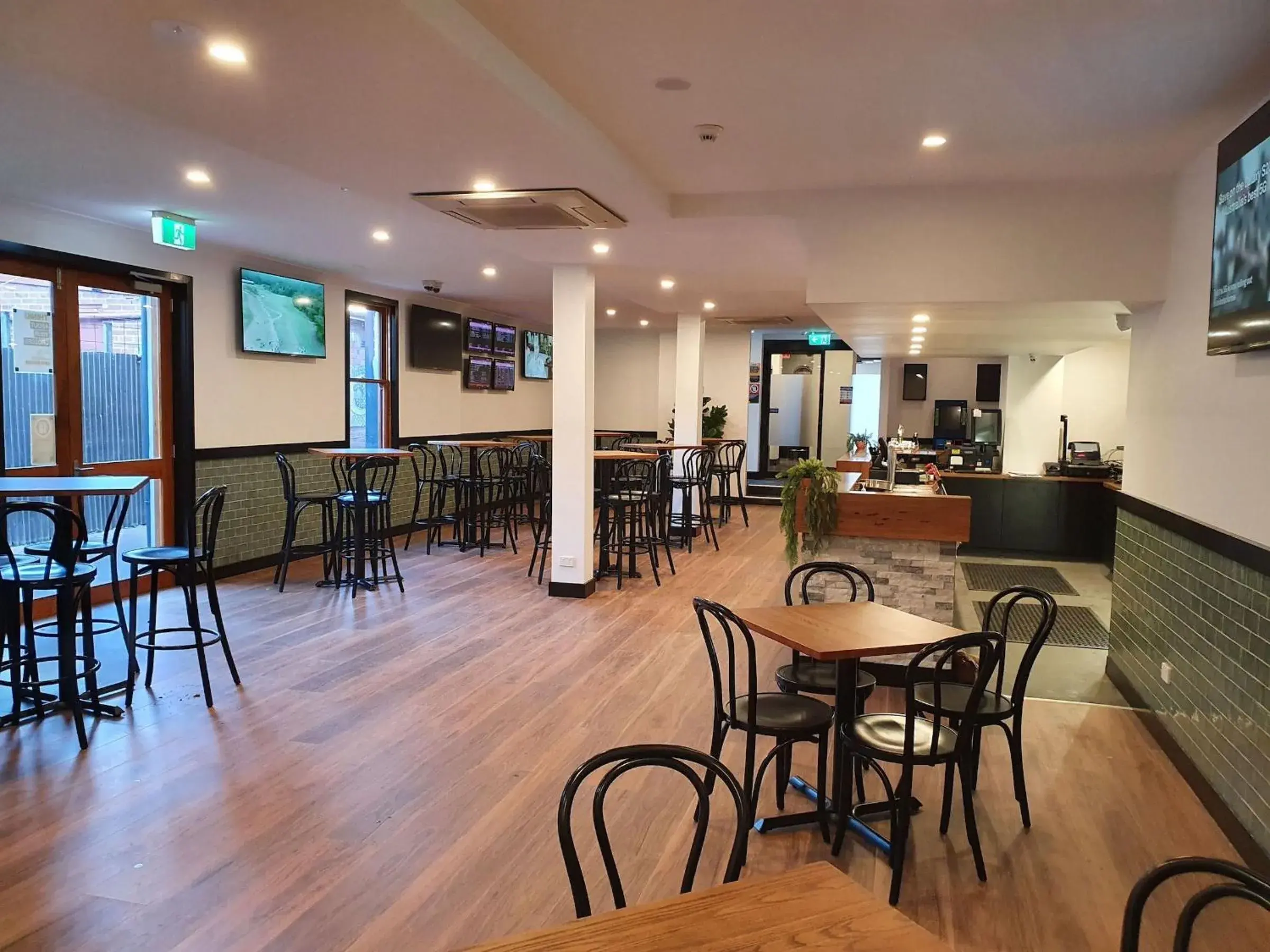 Lounge or bar, Restaurant/Places to Eat in Empire Hotel Goulburn