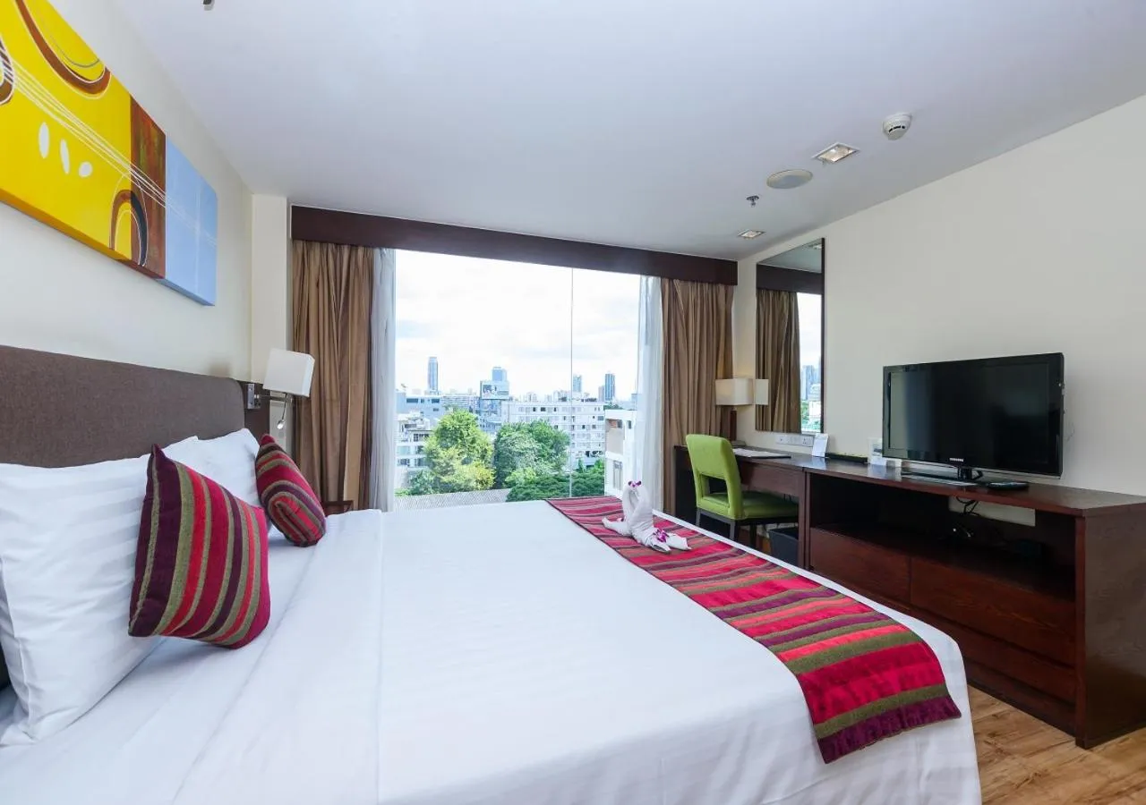 Bedroom, Bed in Lohas Residences Sukhumvit 2