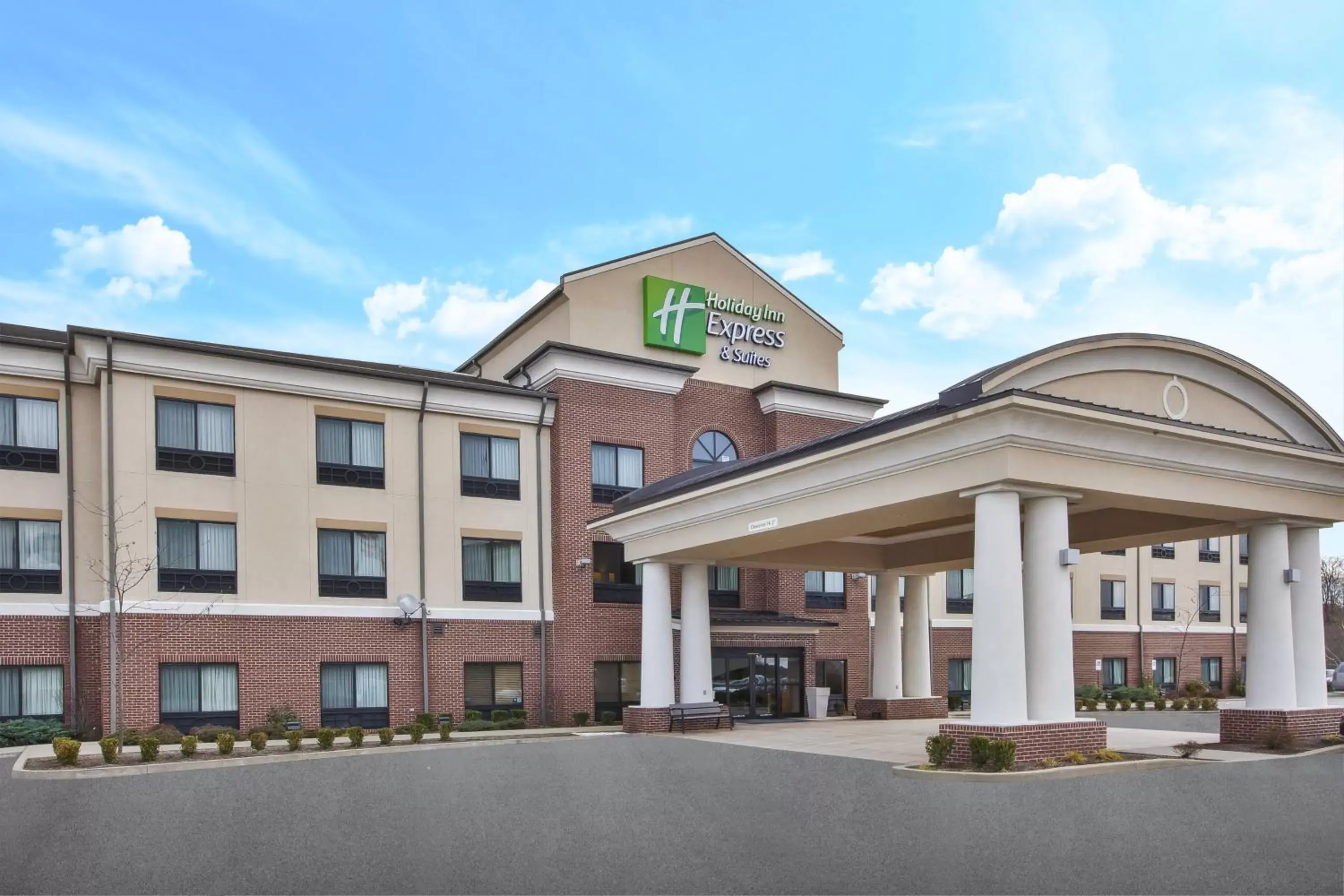 Property Building in Holiday Inn Express and Suites Wheeling, an IHG Hotel