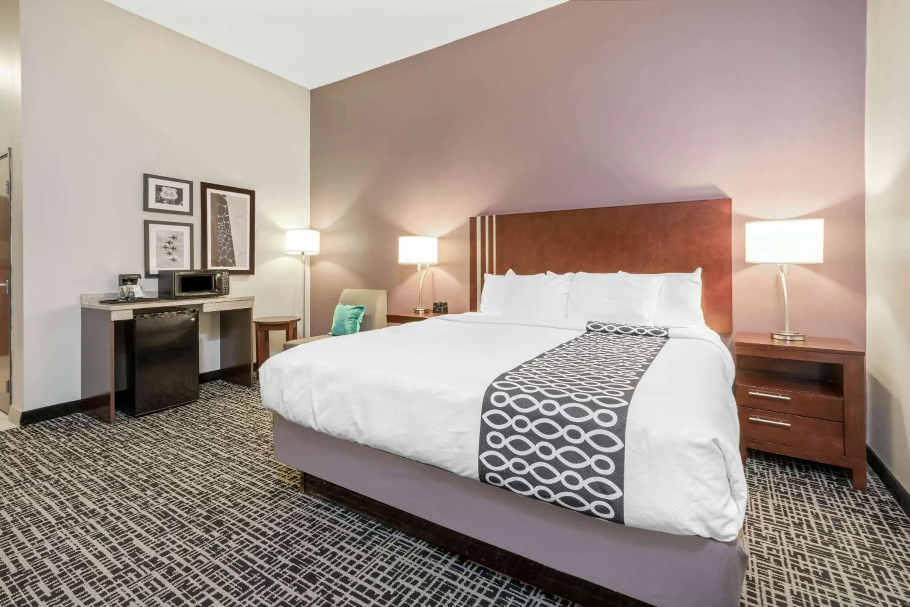 Photo of the whole room, Bed in La Quinta by Wyndham Oklahoma City -Yukon