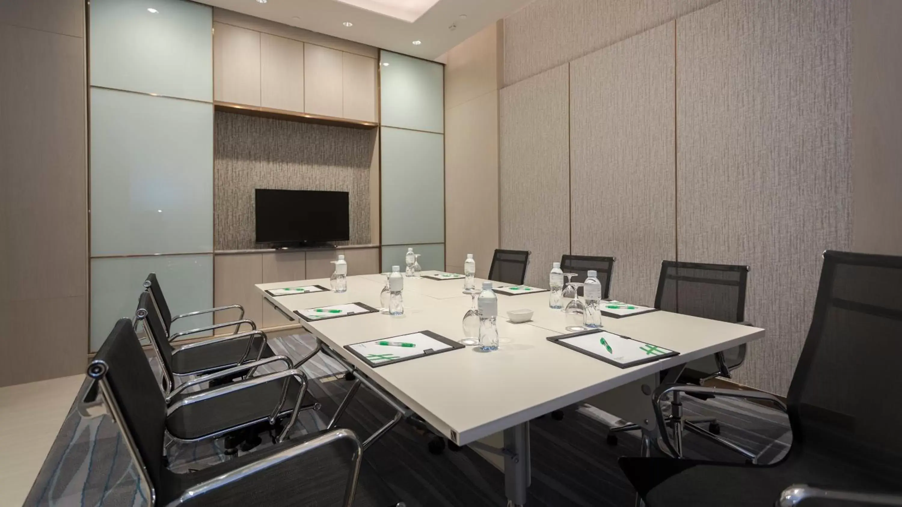 Meeting/conference room in Holiday Inn & Suites Rayong City Centre, an IHG Hotel