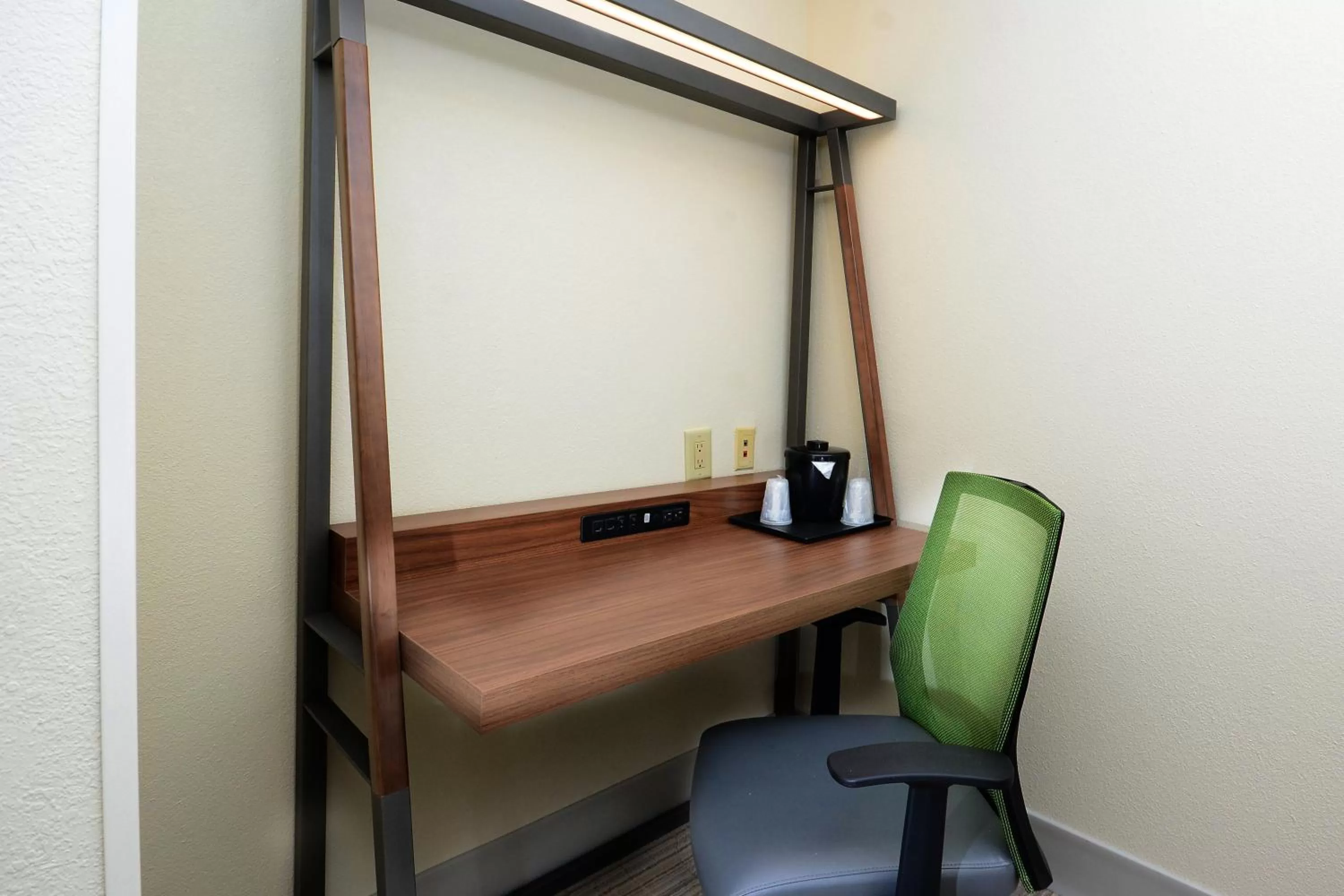 Photo of the whole room in Holiday Inn Express & Suites Raleigh Durham Airport at RTP by IHG