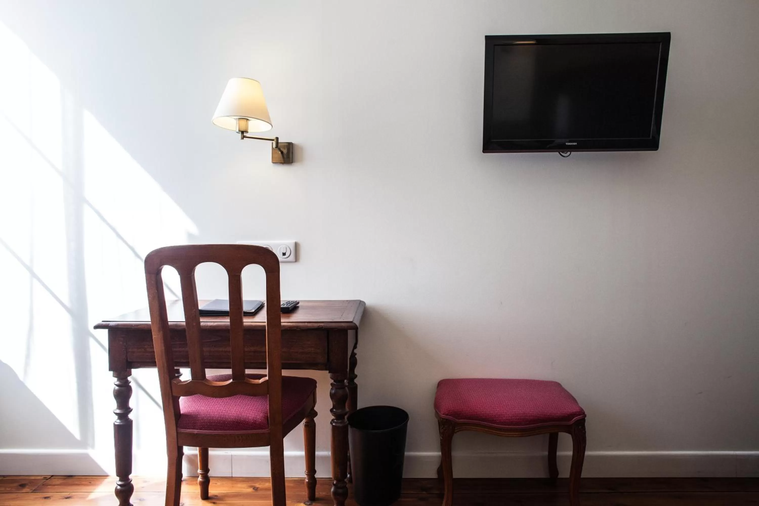 Photo of the whole room in Hôtel Henri IV