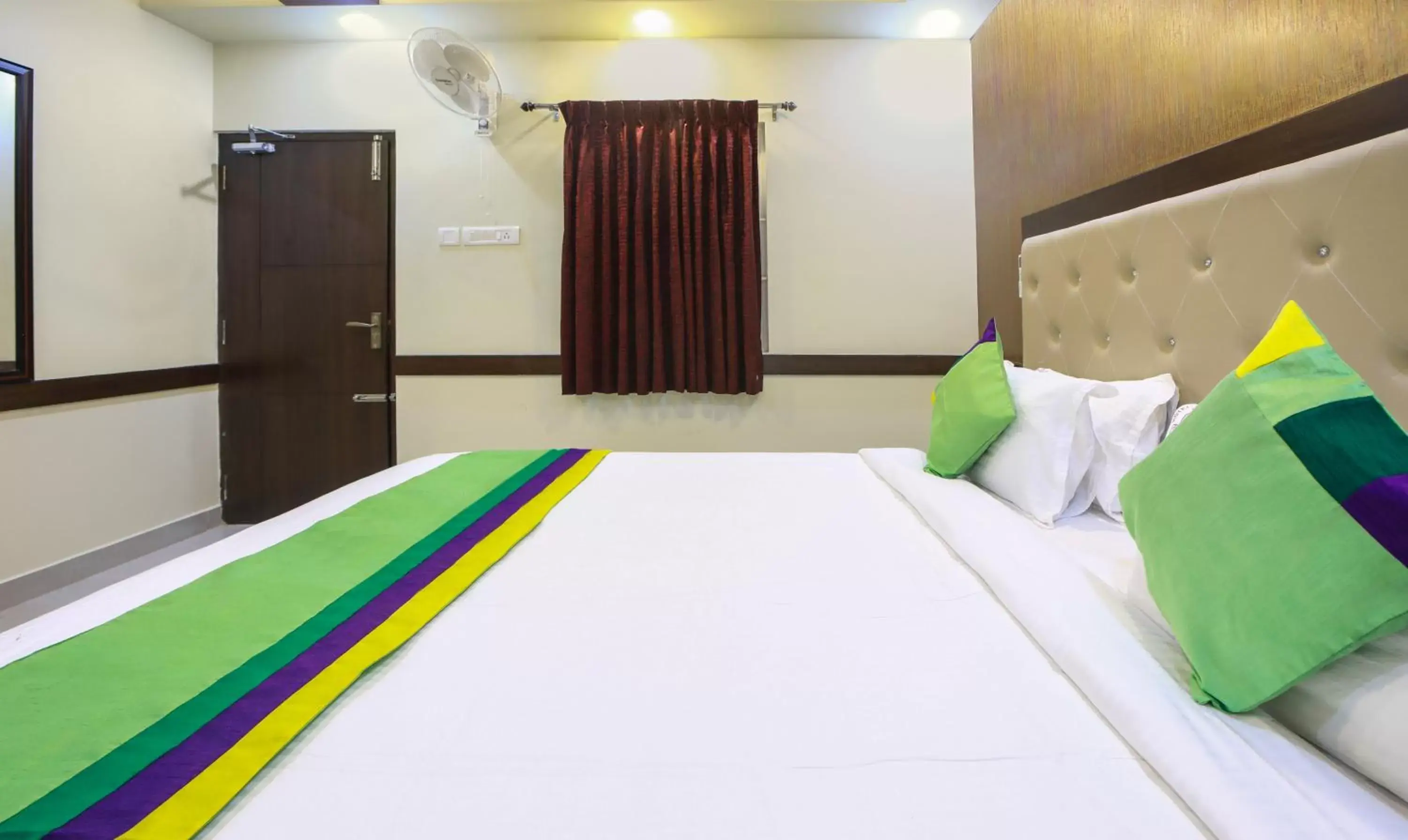 Bedroom, Bed in Treebo Naaz Royal Bedroom, Bed in Treebo Naaz Royal