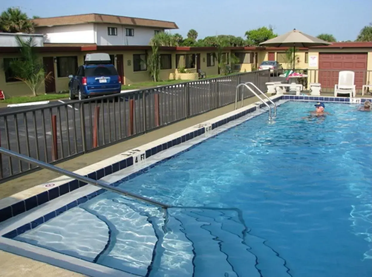 Swimming Pool in Atlantic Economy Inn