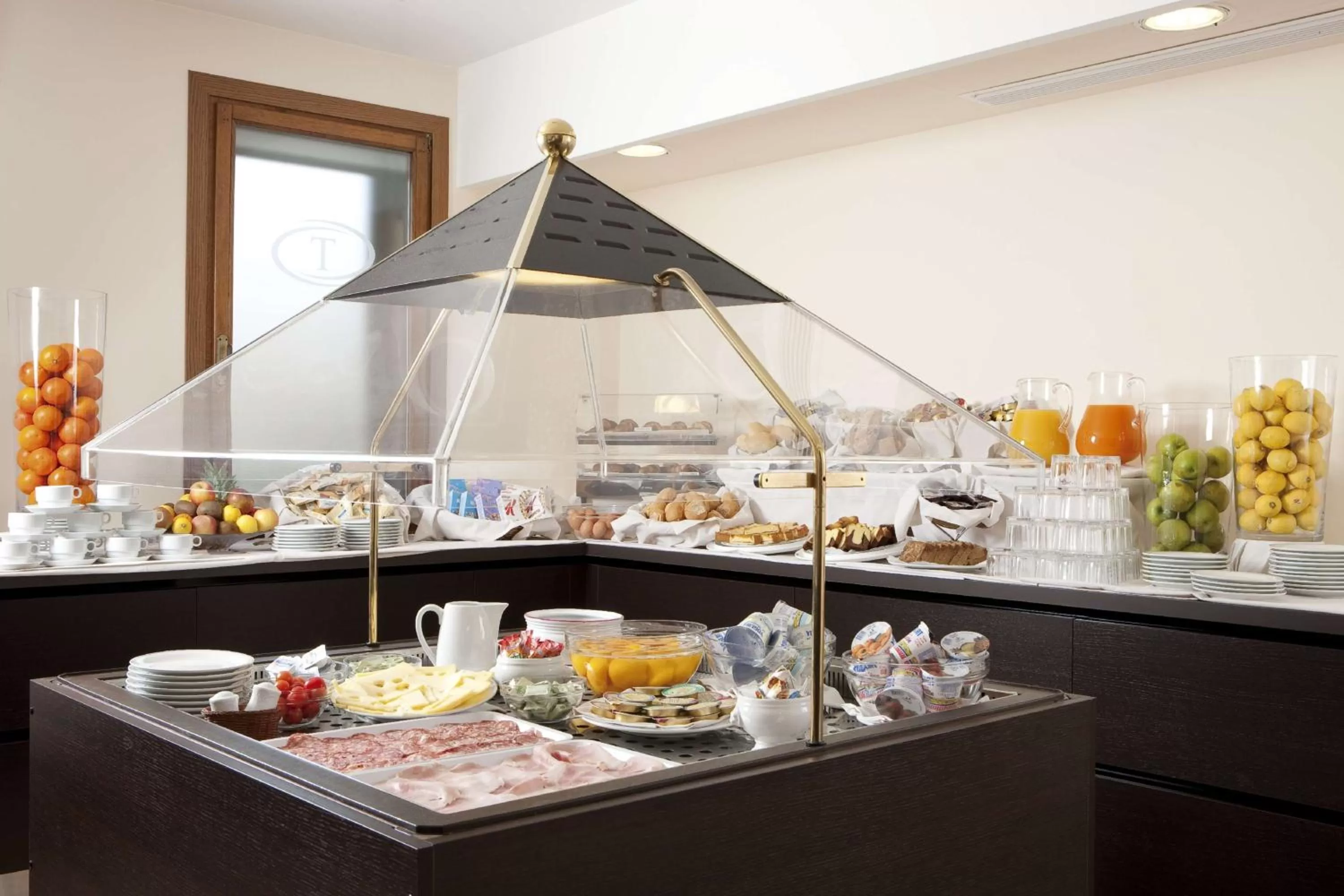 Restaurant/places to eat in BEST WESTERN Titian Inn Hotel Treviso