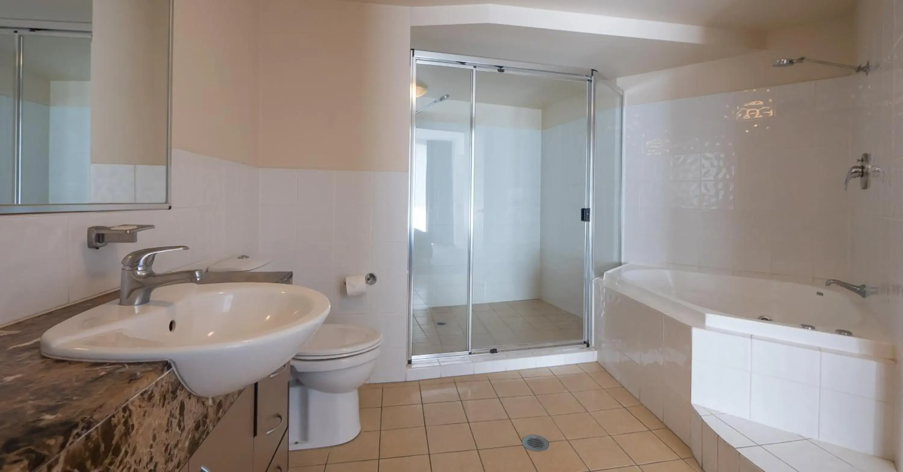 Bathroom in Broadbeach Savannah Resort