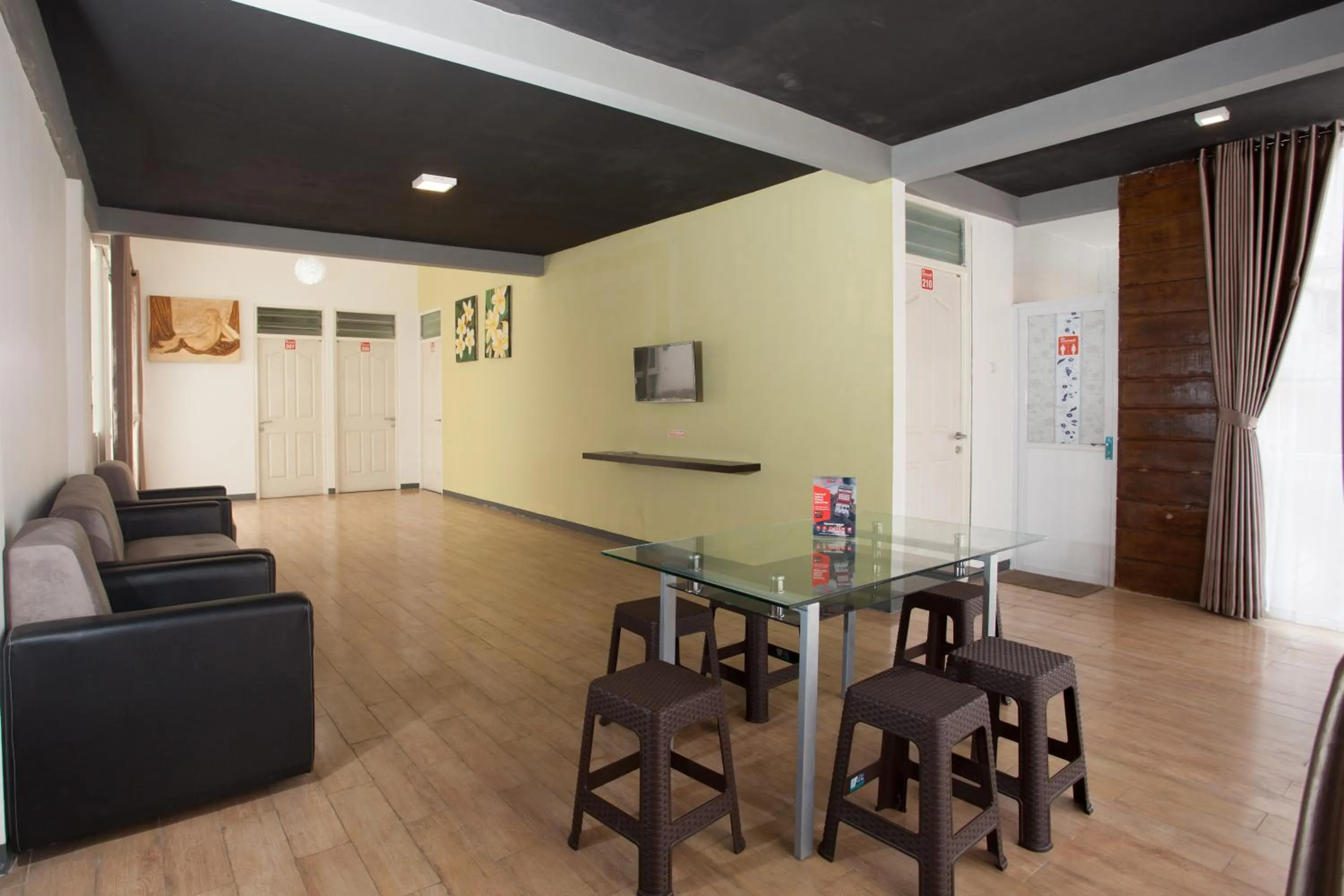 Area and facilities in RedDoorz near Museum Angkut Batu 2