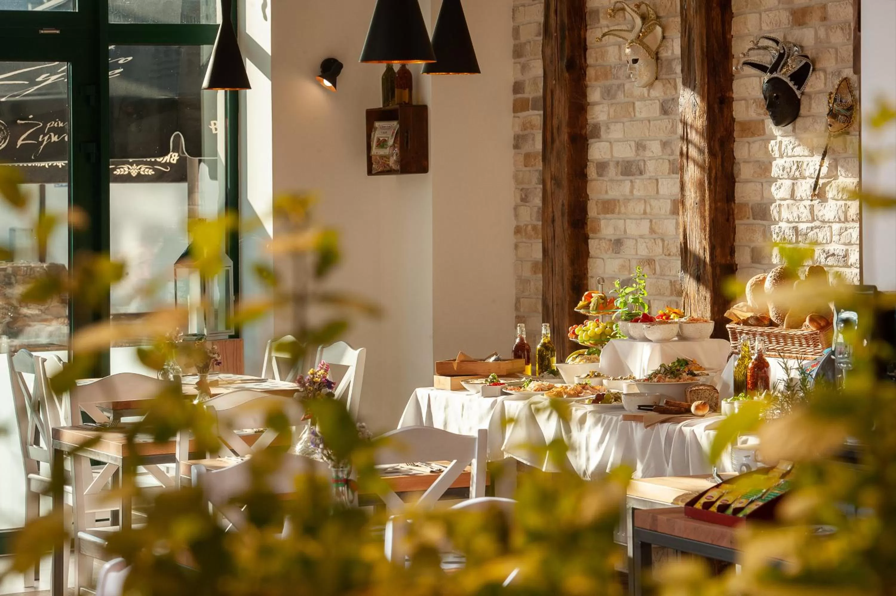 Restaurant/places to eat in Plaza Boutique Hotel