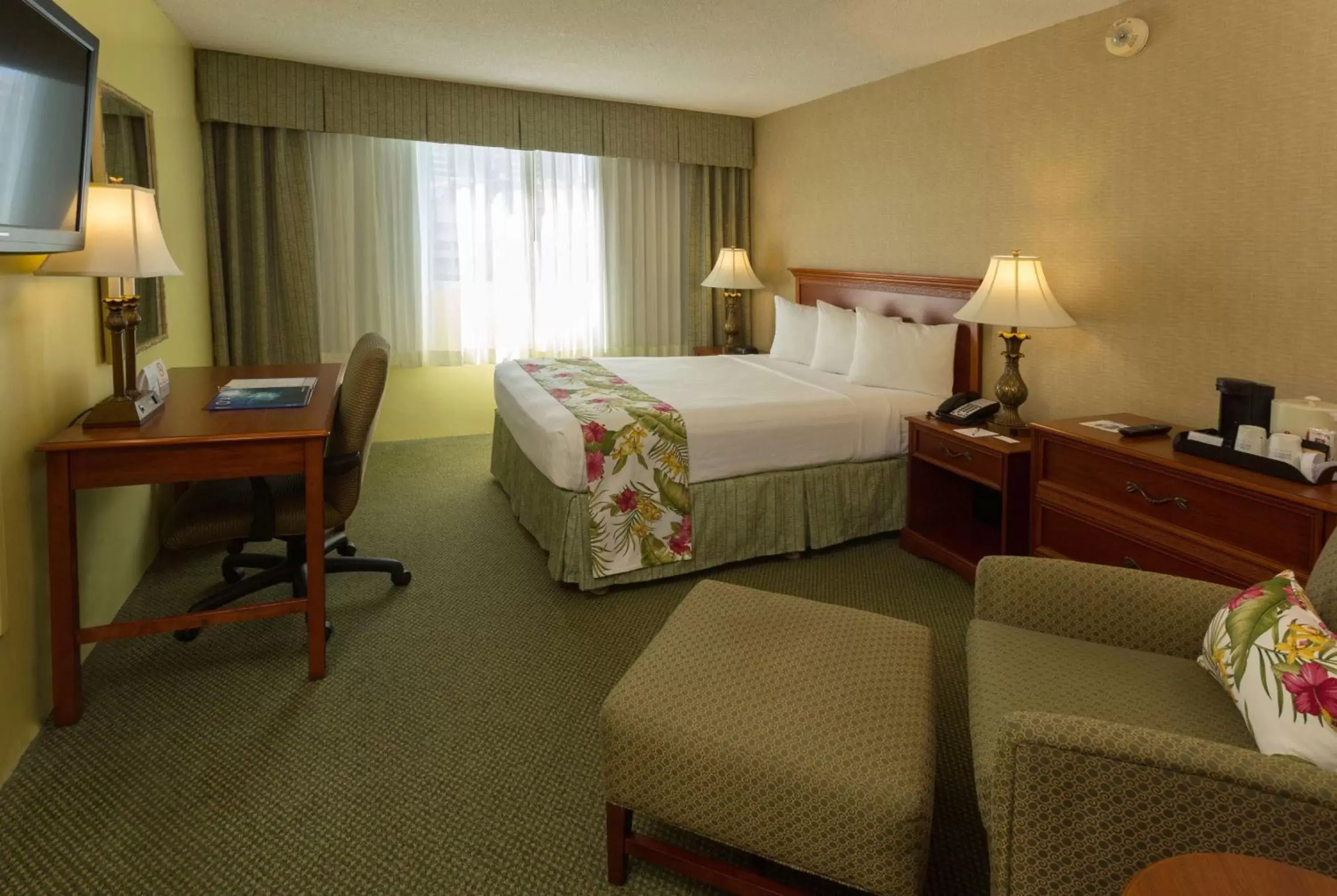 Photo of the whole room, Bed in Ramada Plaza by Wyndham Waikiki