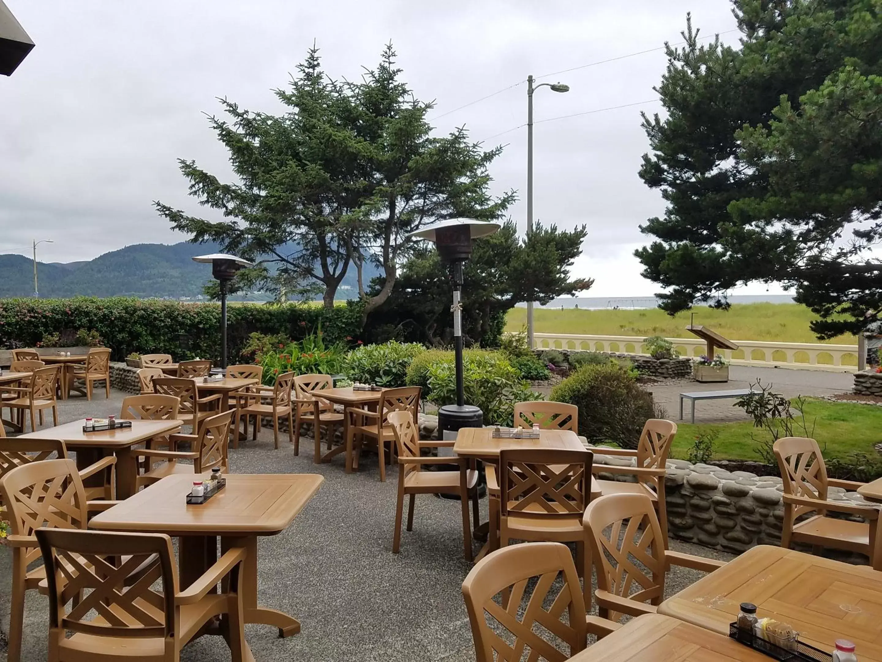 Garden, Restaurant/Places to Eat in The Seaside Oceanfront Inn