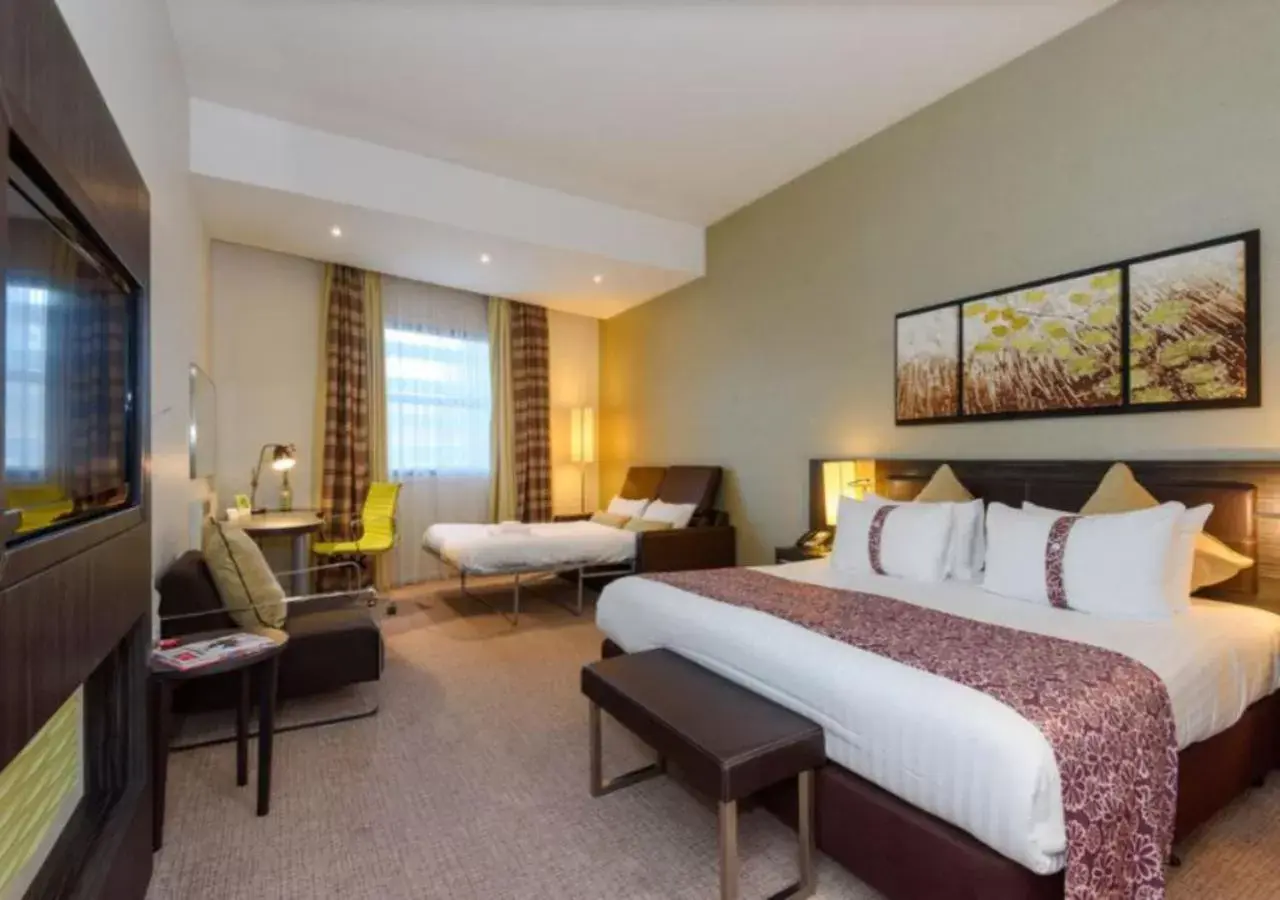 Bedroom, Bed in Holiday Inn London - Whitechapel, an IHG Hotel