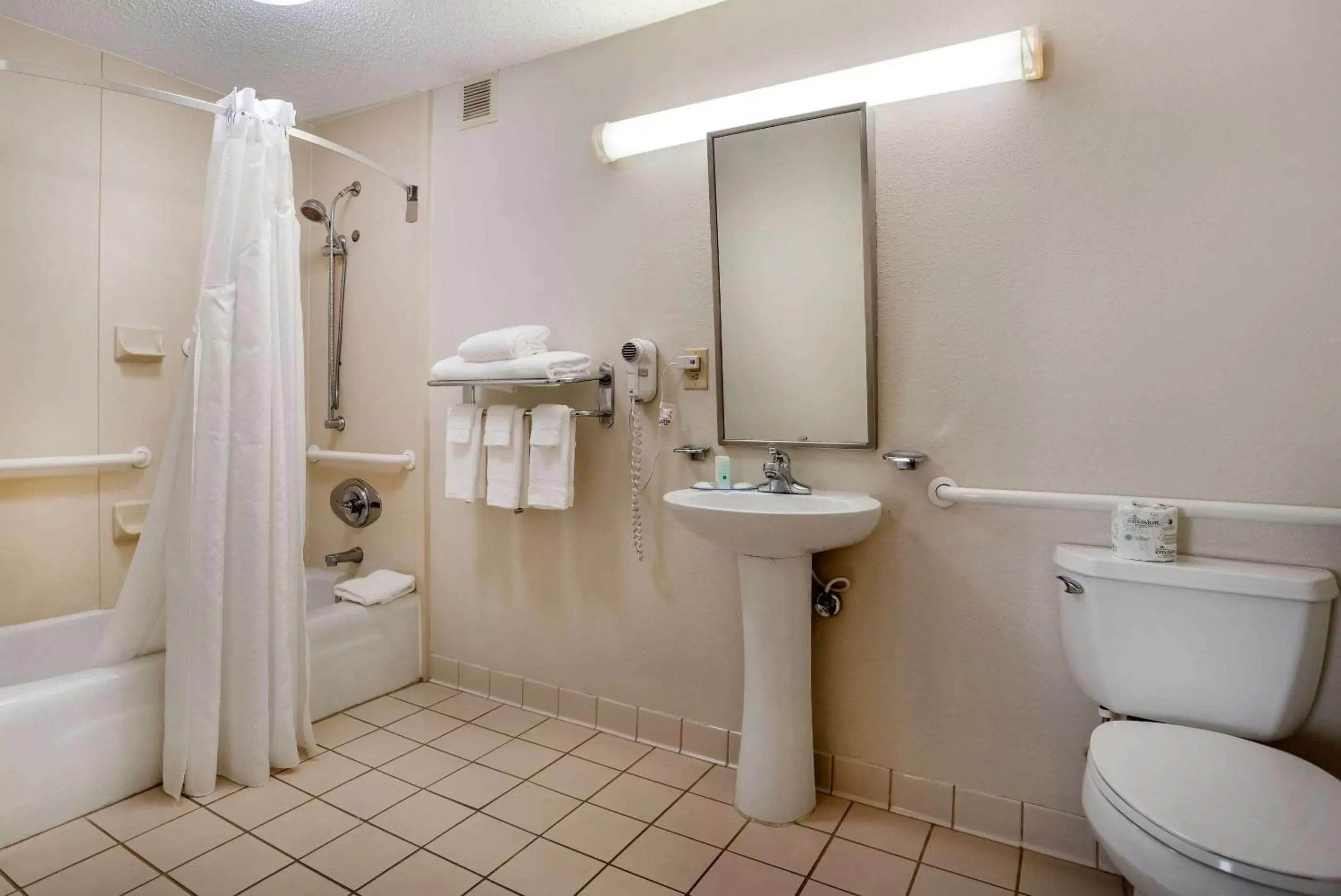 Bathroom in Quality Inn Baton Rouge East I-12