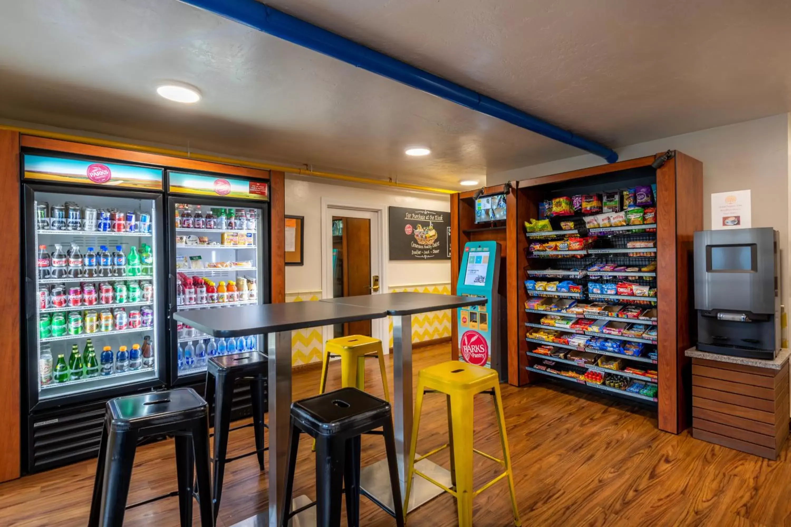 On-site shops, Supermarket/Shops in Hotel Pepper Tree Boutique Kitchen Studios - Anaheim