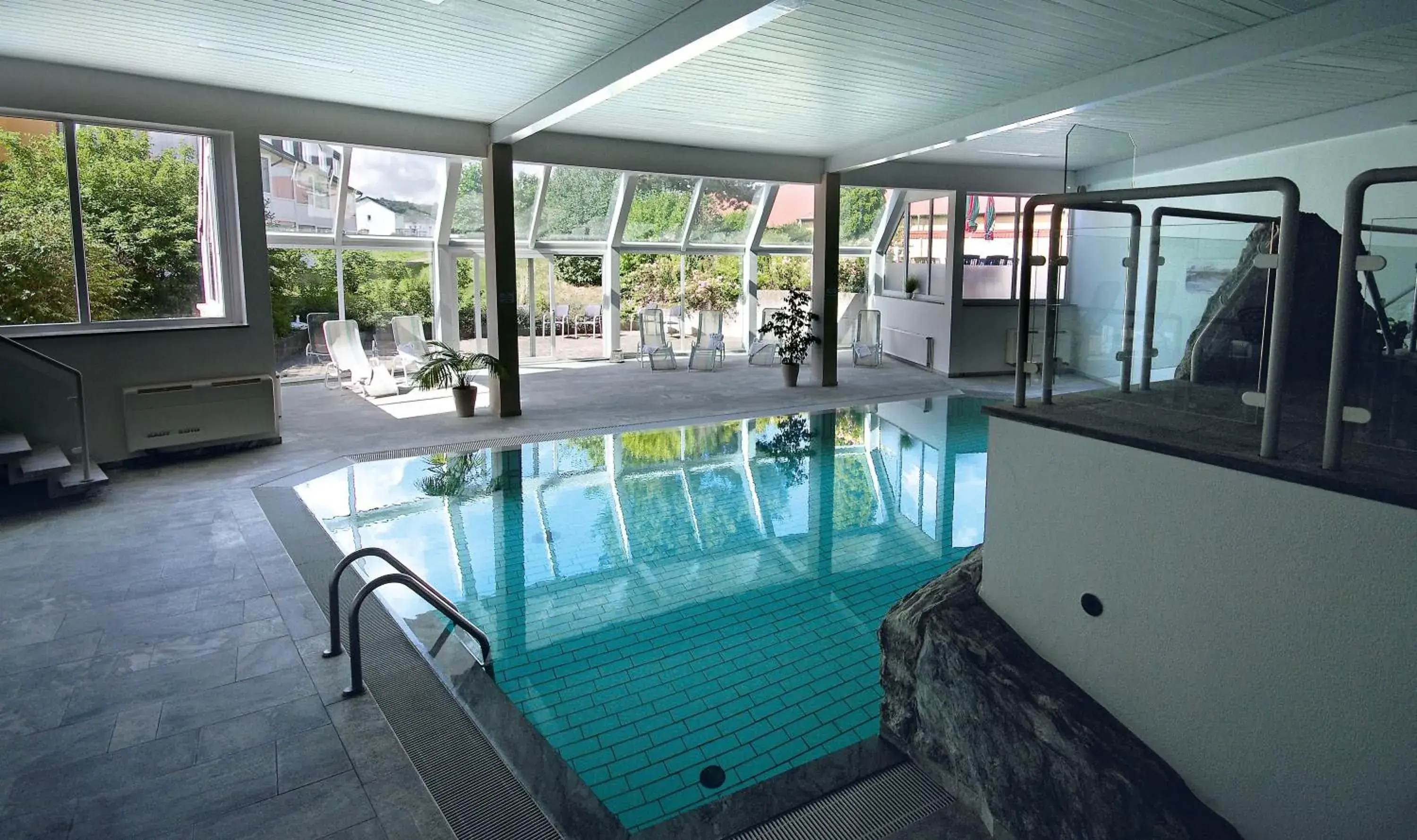 Swimming Pool in AVALON Hotelpark Königshof