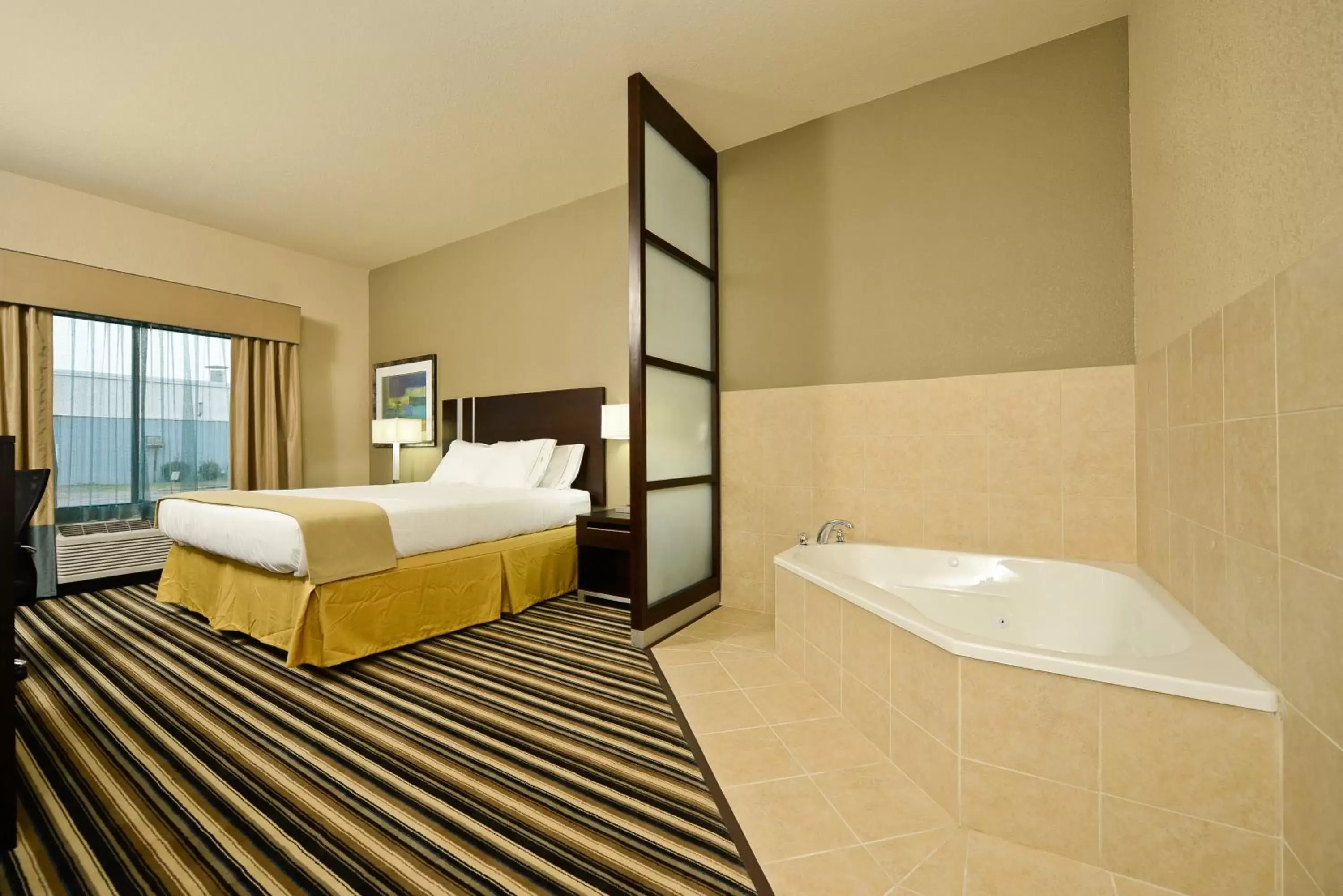 Photo of the whole room, Bathroom in Holiday Inn Express & Suites Forrest City, an IHG Hotel